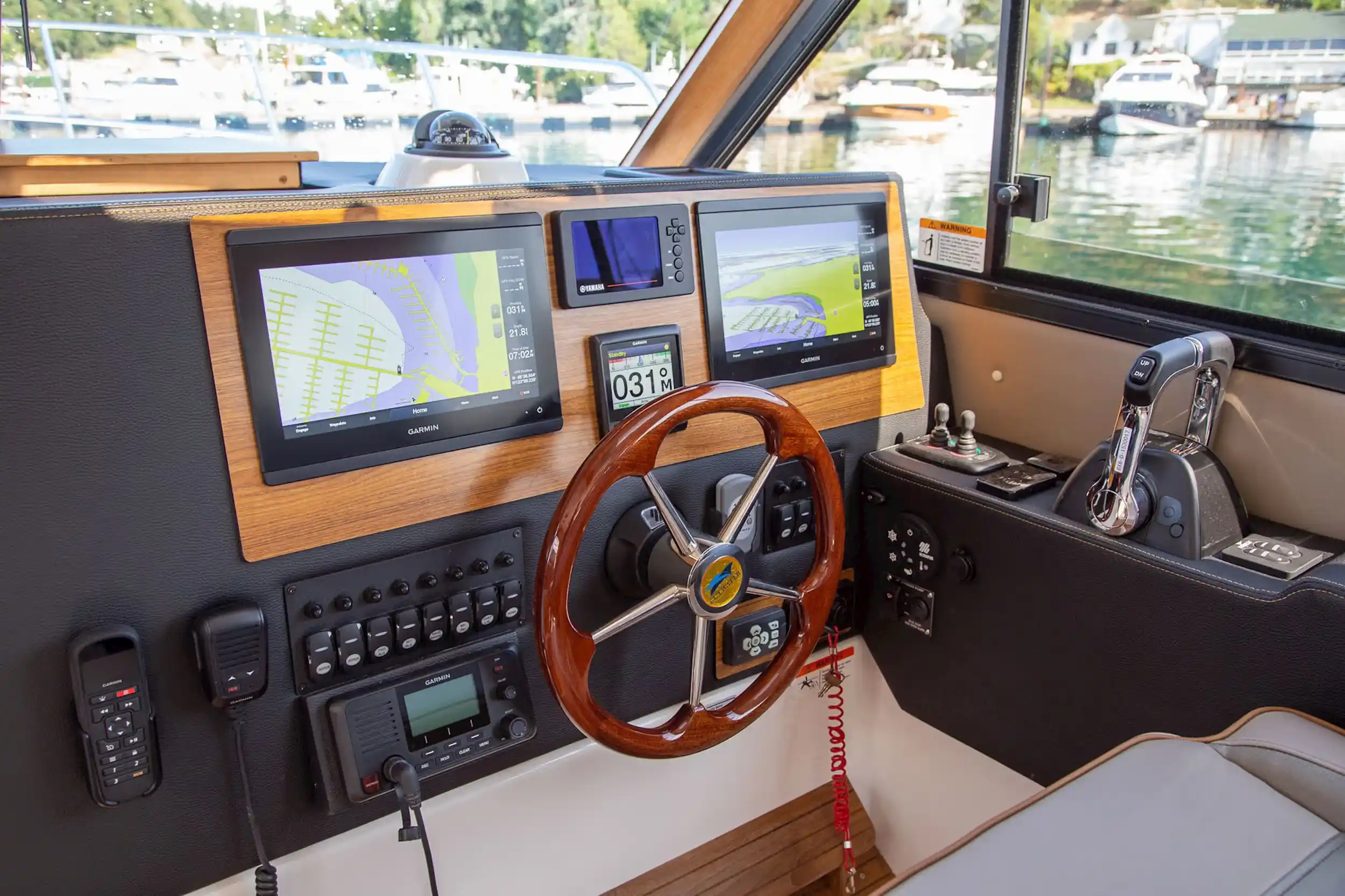 Interior del Cutwater 32 Coupe