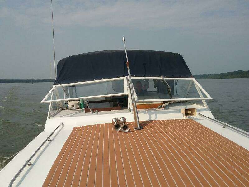 Chris-Craft 350 Catalina Exterior