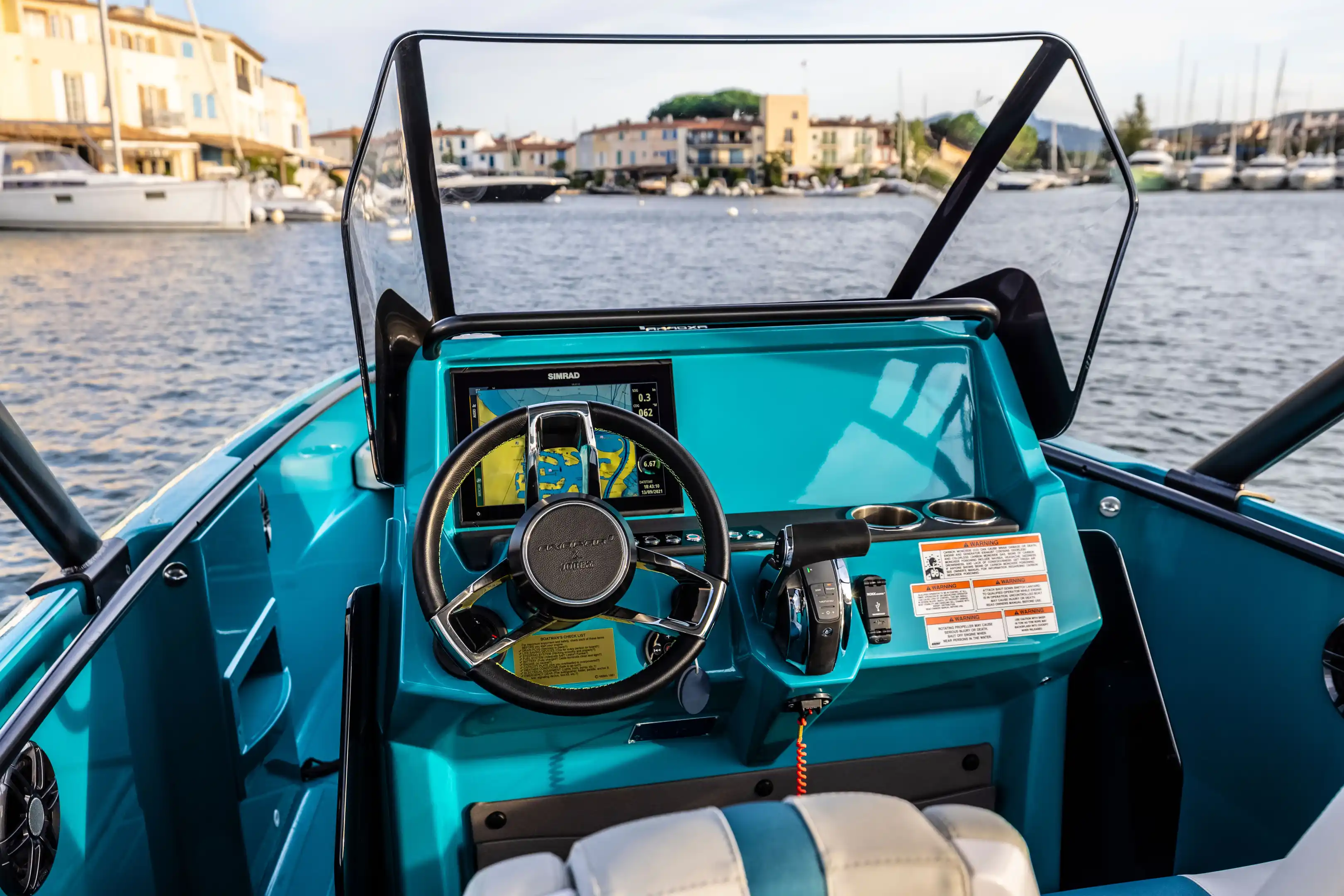 Interni del Axopar 22 T-Top