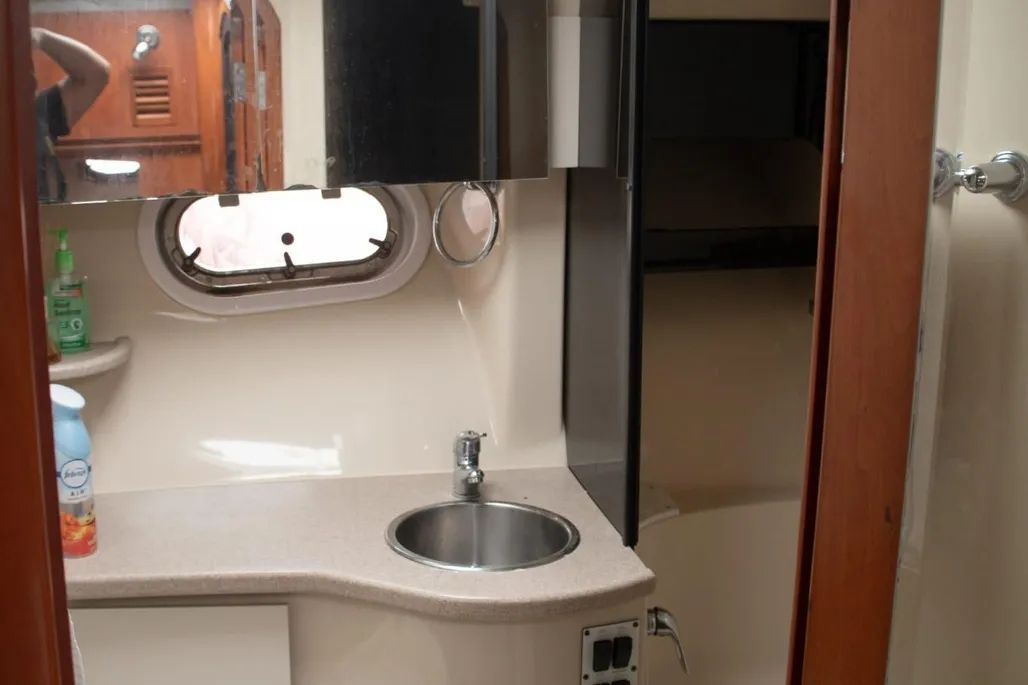 Four Winns 378 Vista Interior