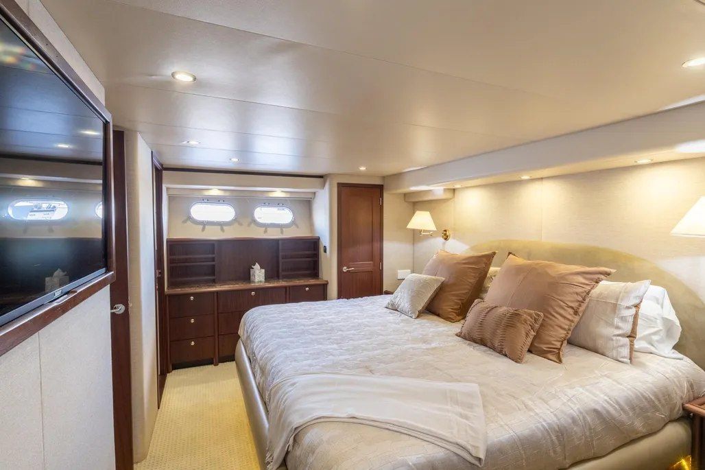 Pacific Mariner 65 Interior