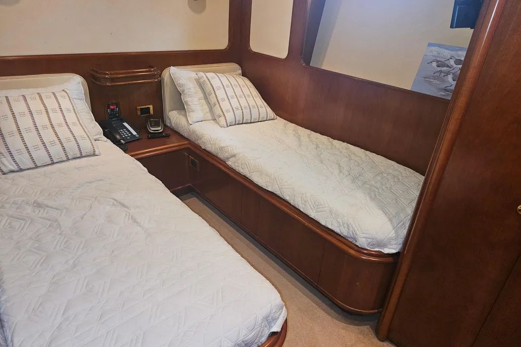 Interni del Astondoa 72 GLX