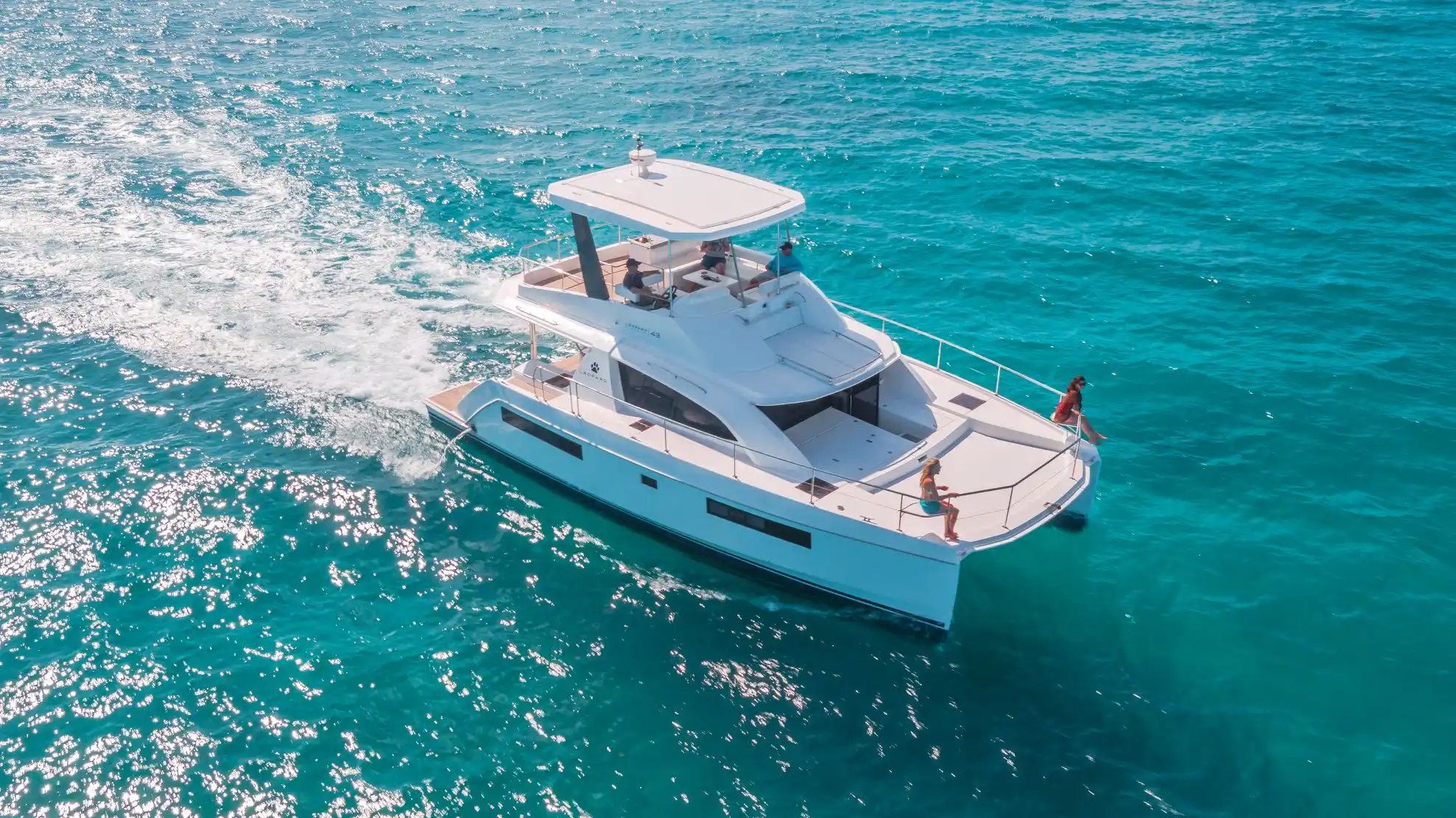 Leopard Catamarans 43 Powercat Exterior