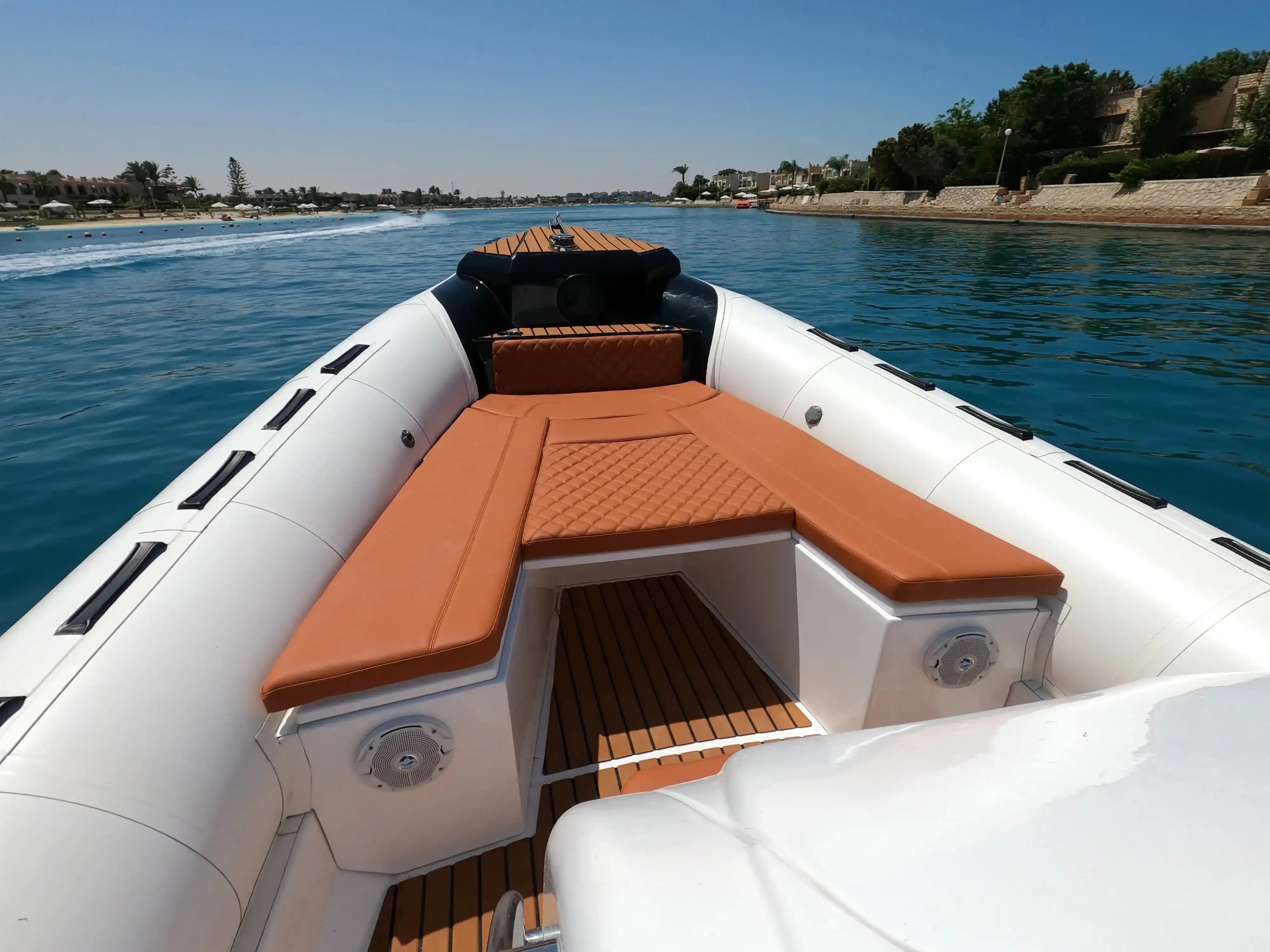 Interni del Tiger Marine Open 850