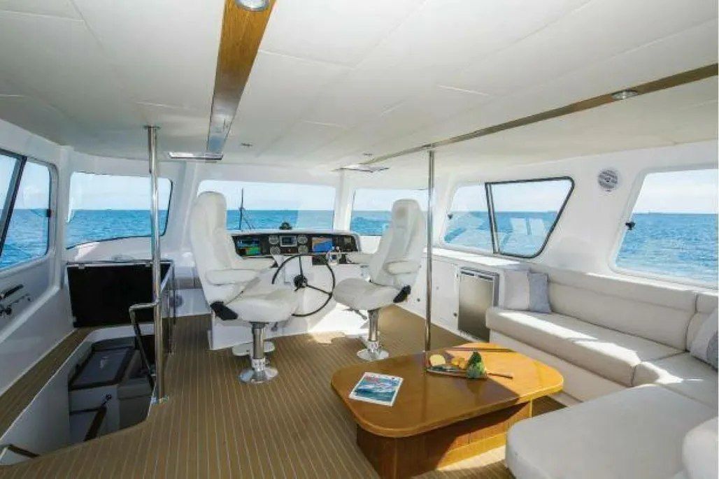 Innenbereich der Powerplay Catamarans 63