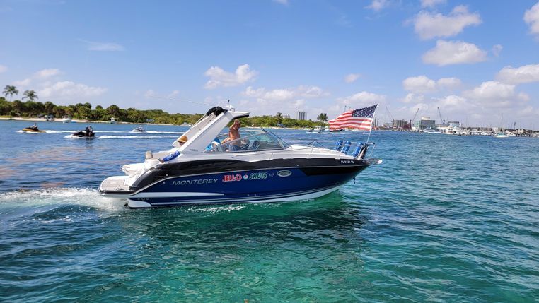 Monterey 295 Sport Yacht