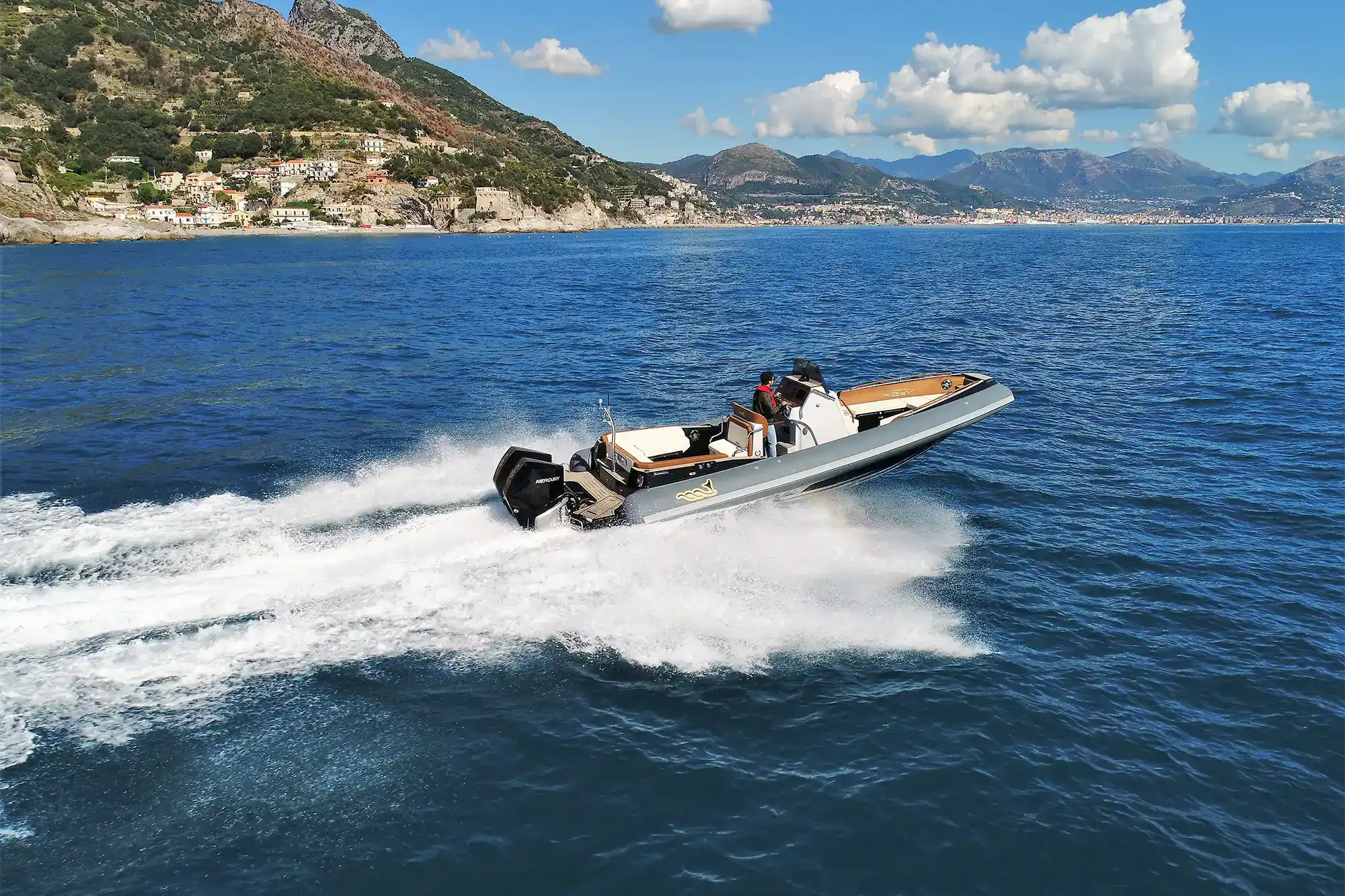 MV Marine Mito 29 Exterior