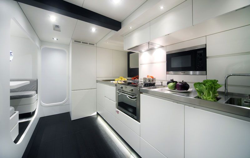 Maxi Dolphin MD100 Nomad IV Interior