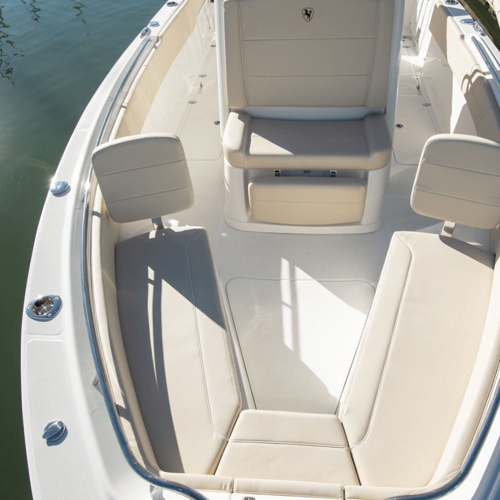 Interior del Century 2400 CC