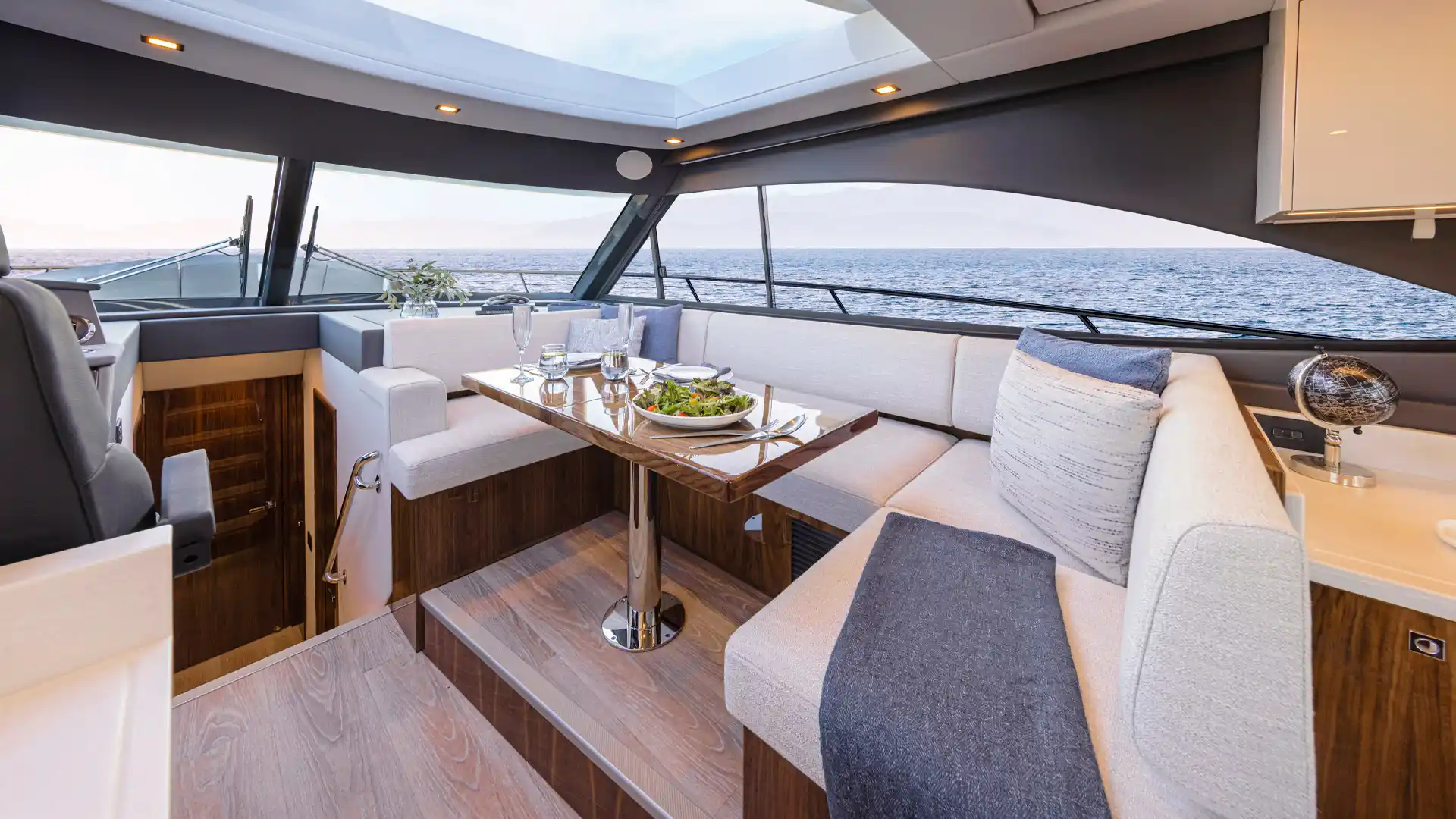 Riviera 4600 Sport Yacht Platinum Edition Interior