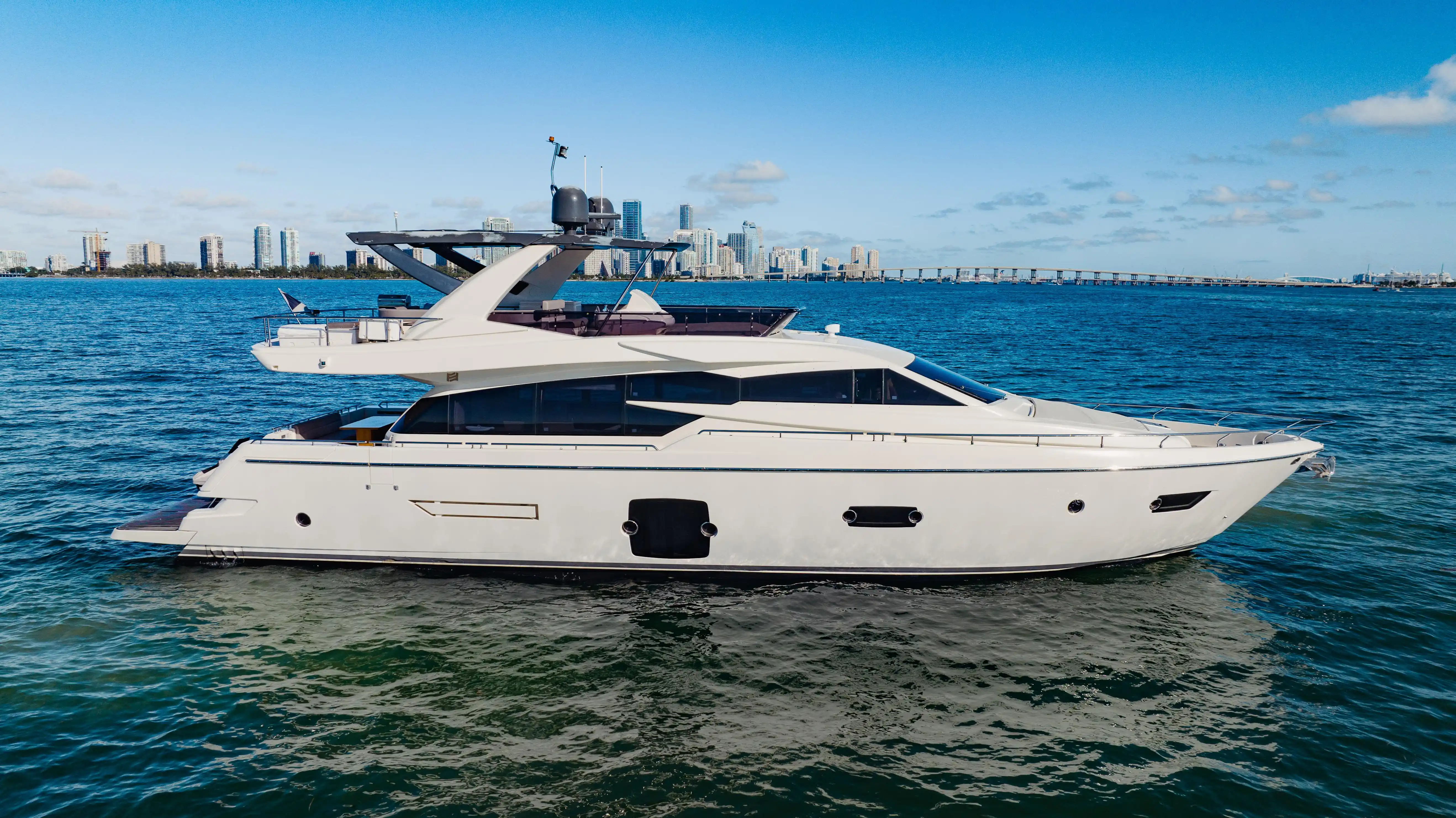 Ferretti Yachts 750 photo