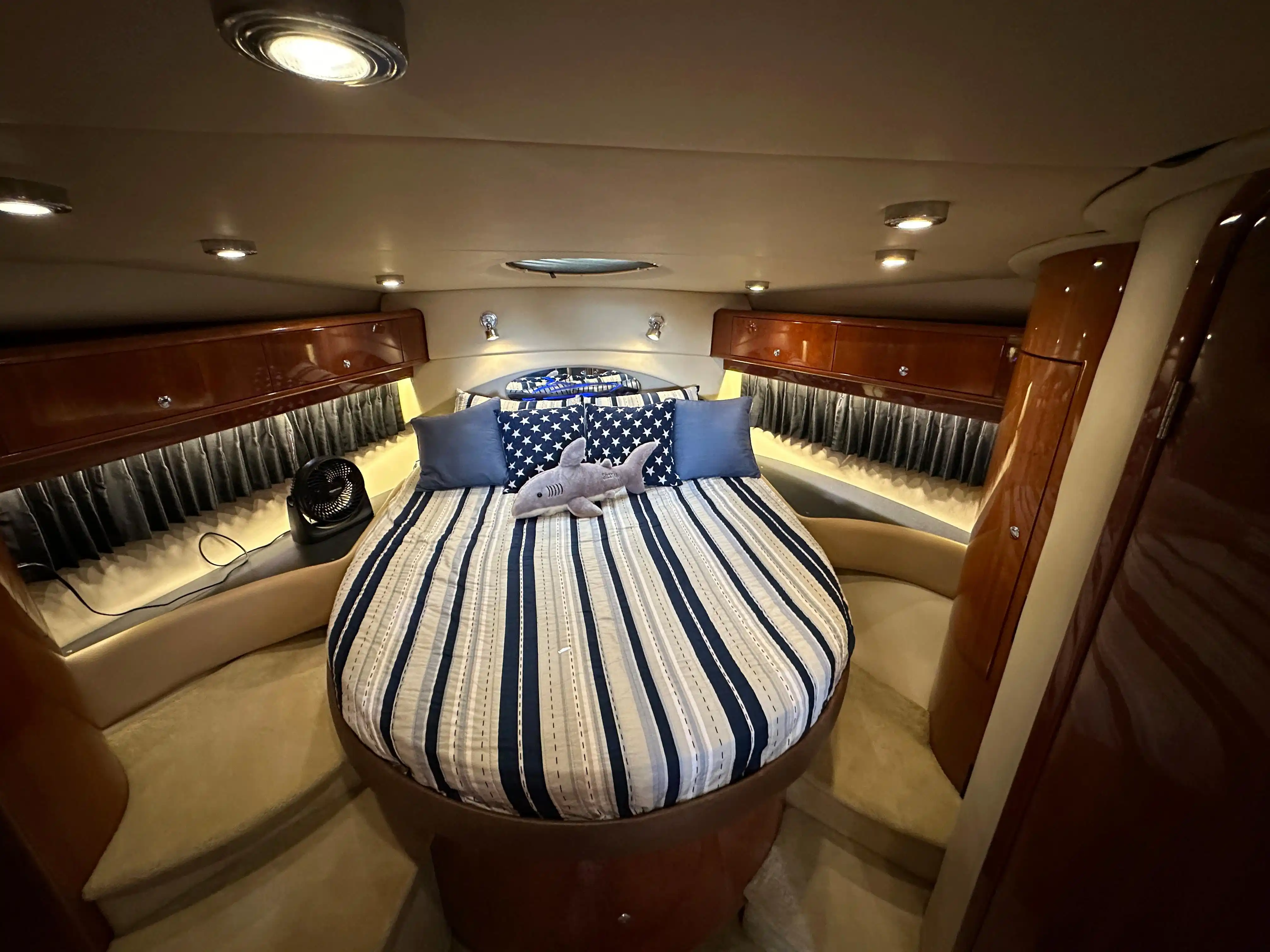 Interior del Regal 4460 Commodore