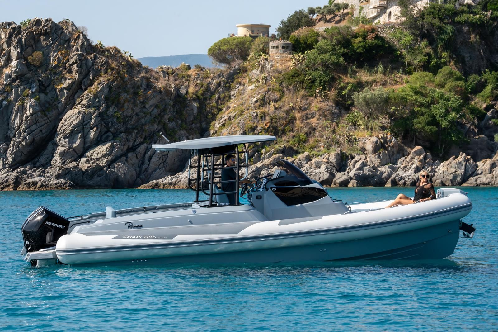 Ranieri International Cayman 33 Executive Exterior