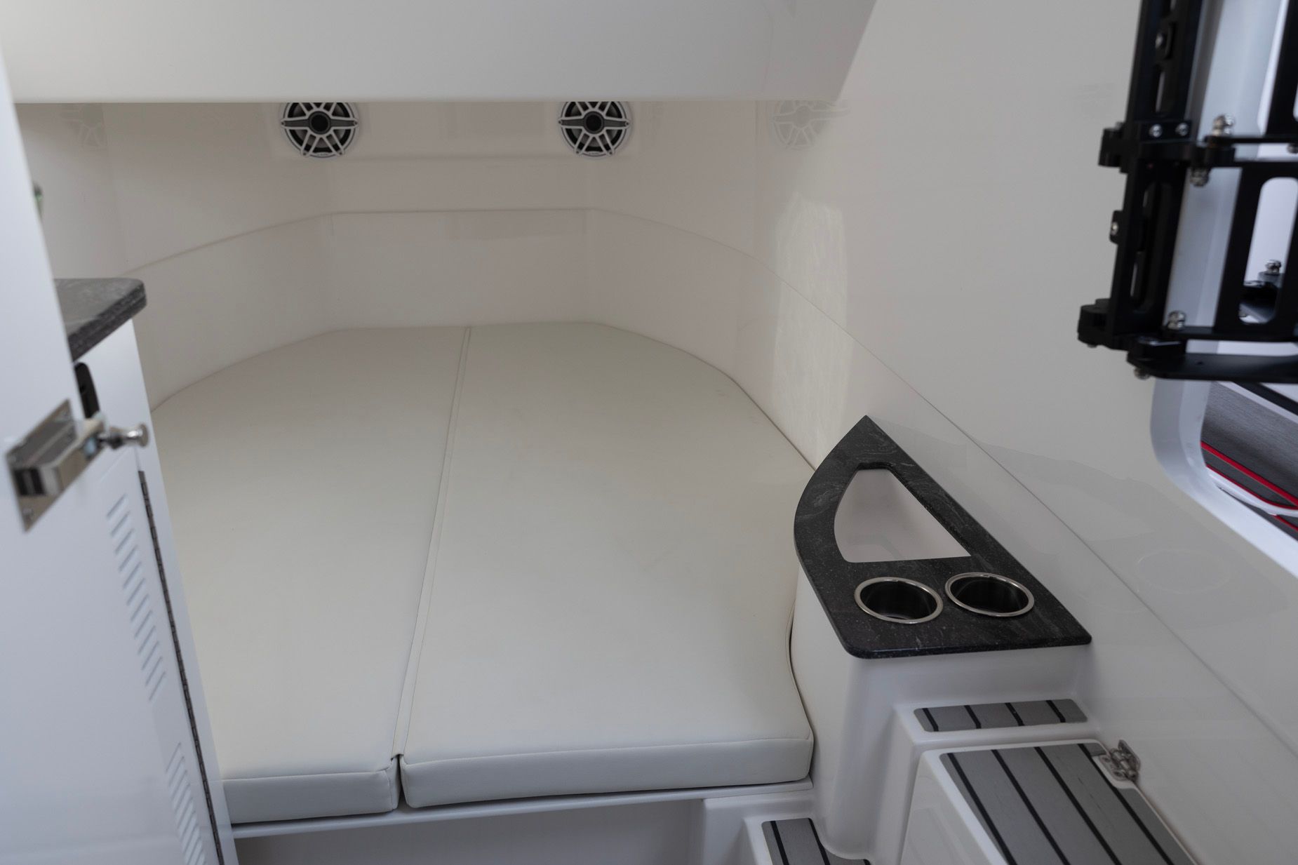 Interior del Fountain Powerboats 43SCX