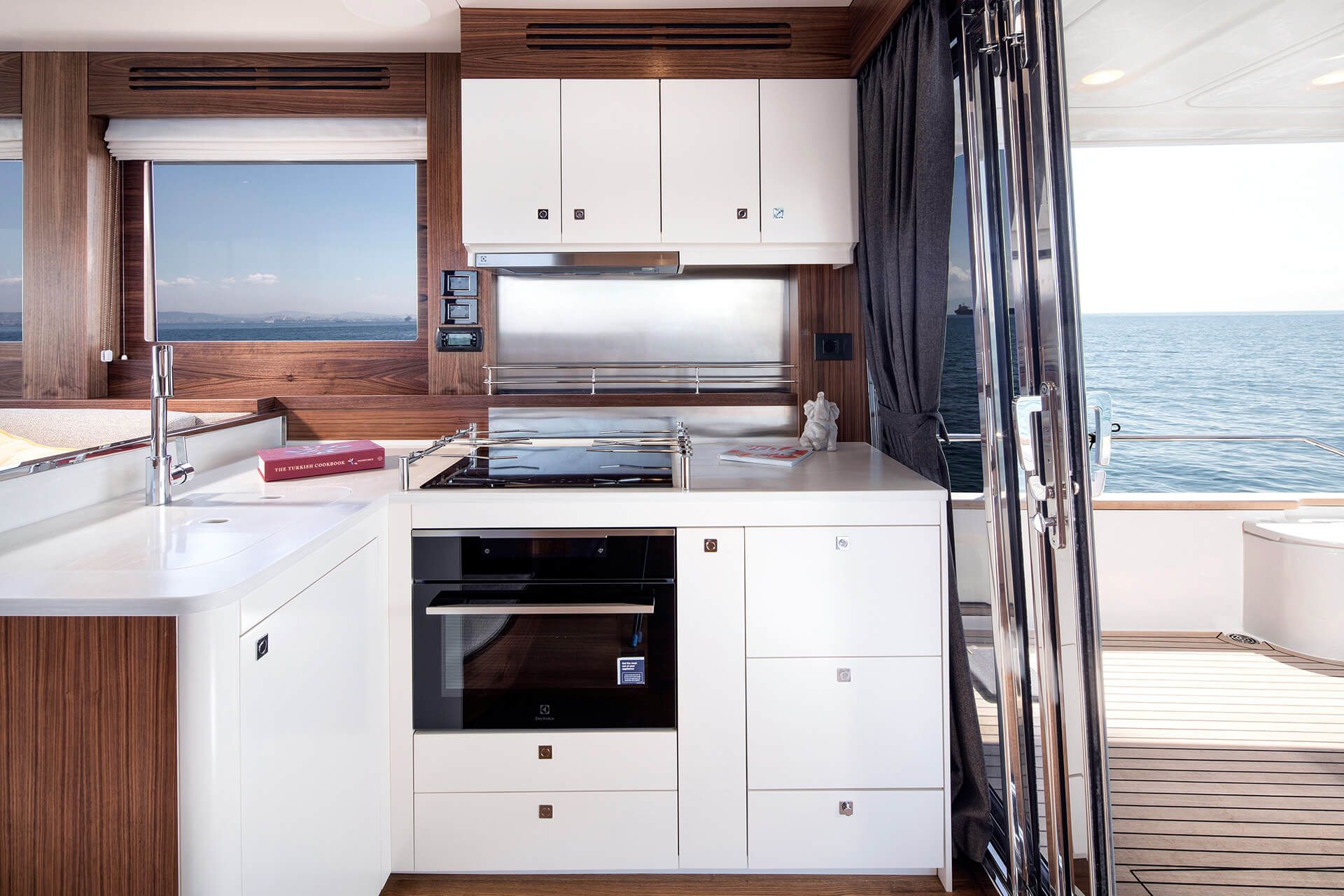 Sirena 58 Interior