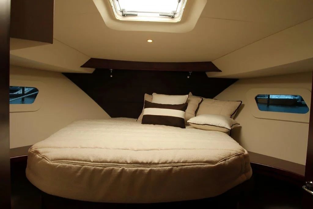 Silverton 43 Convertible Interior