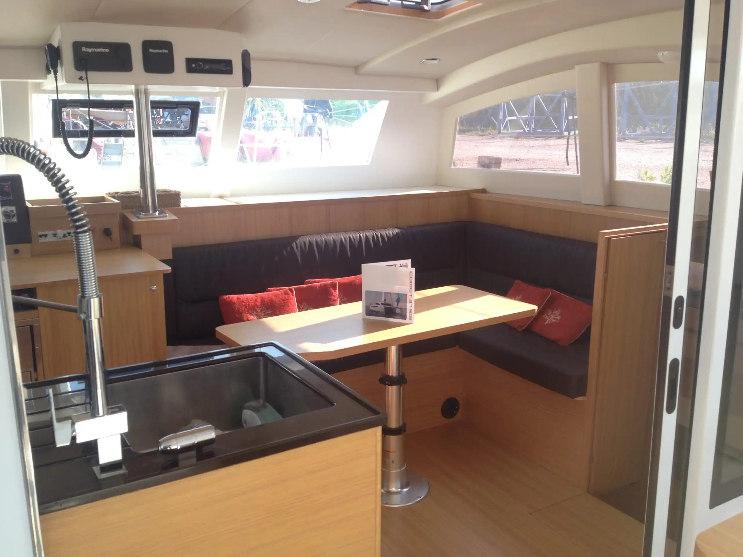 Comar C-Cat 38 Interior