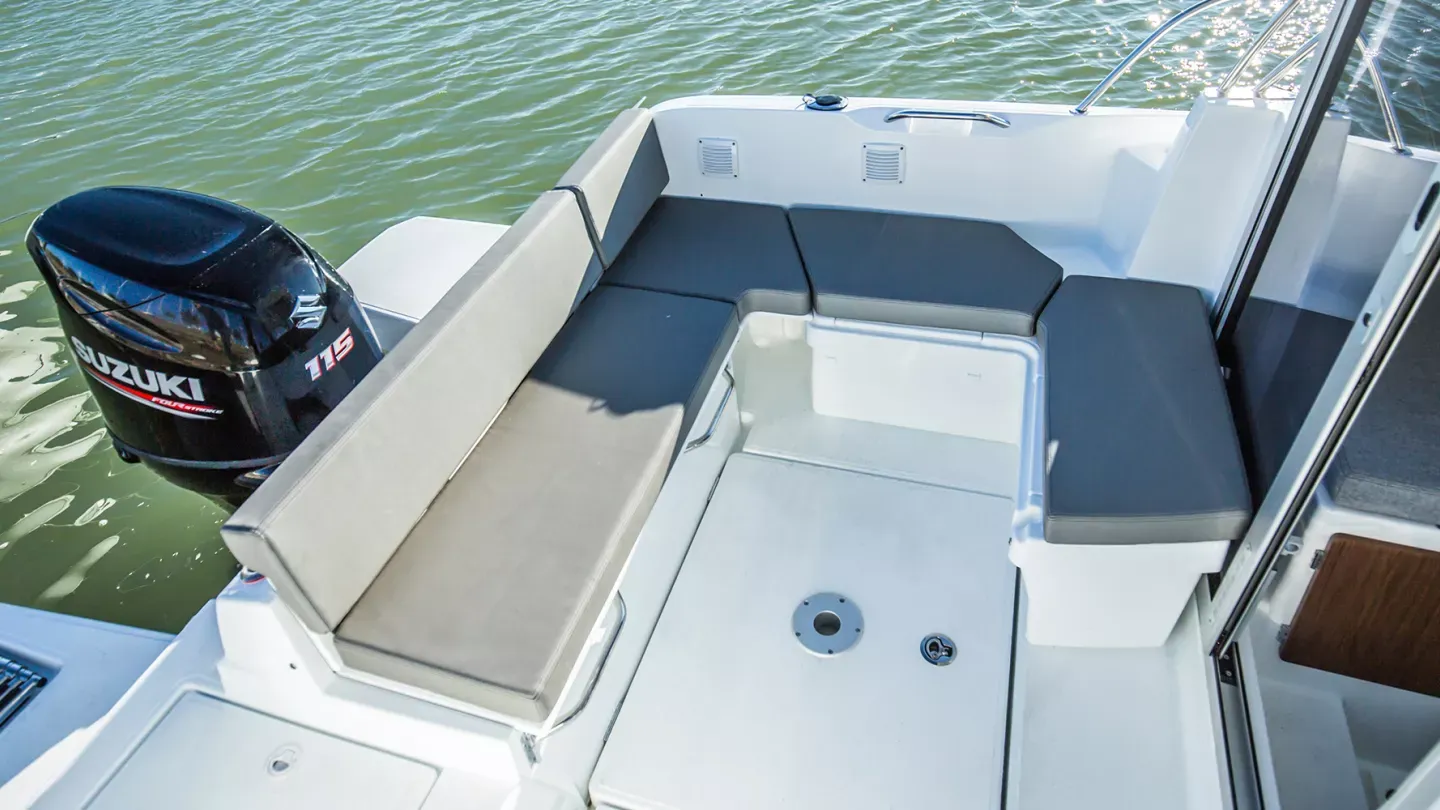 Beneteau Antares 6 Exterior