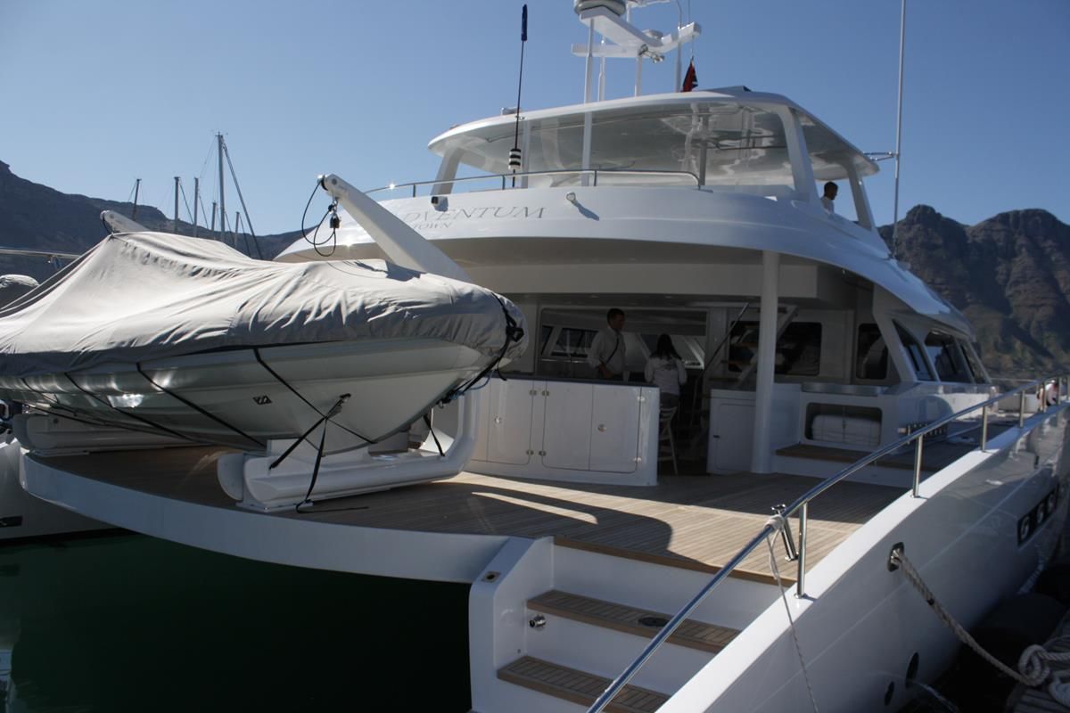 Two Oceans 750E Power Catamaran Exterior