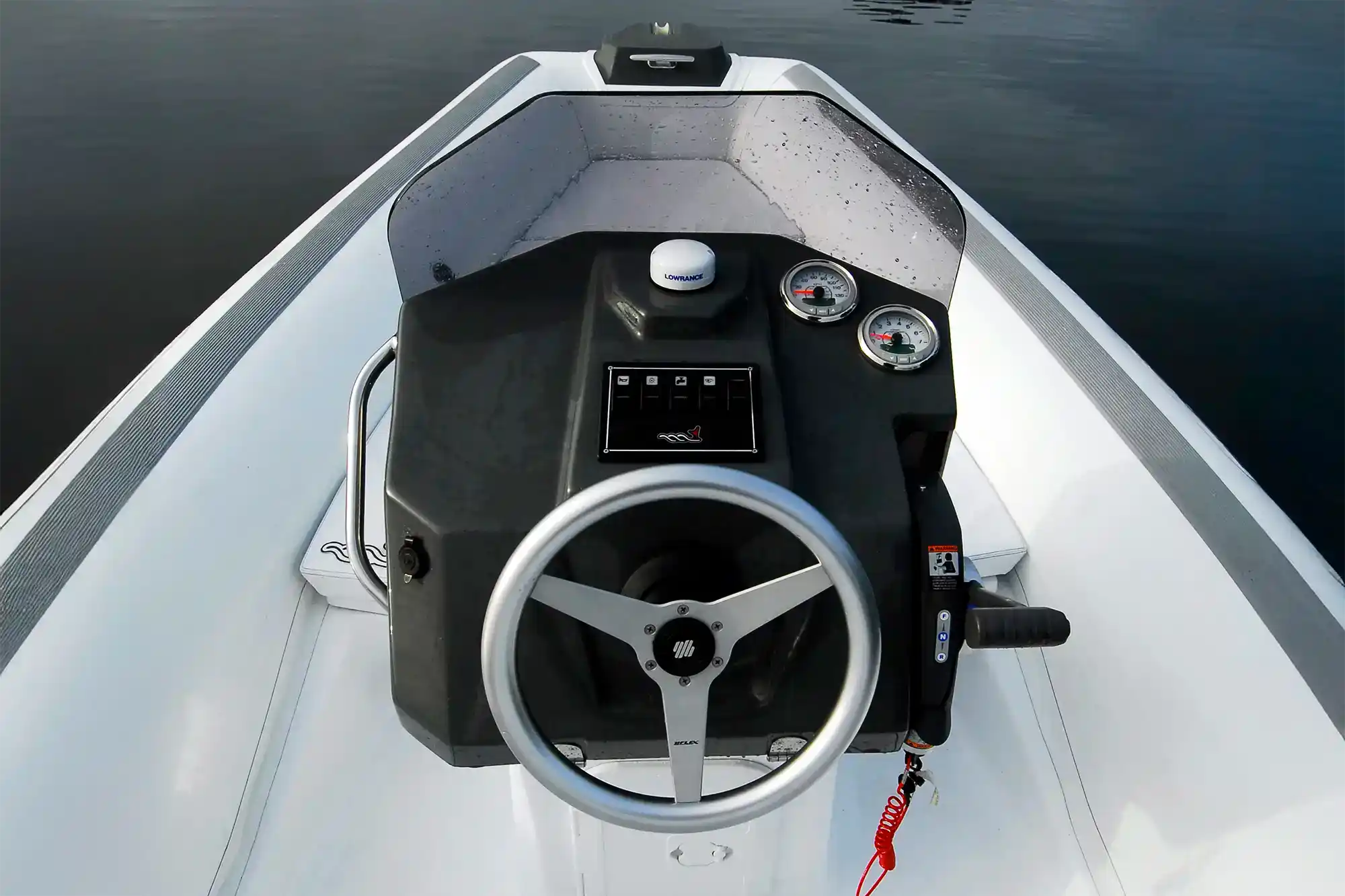 MV Marine 18 Technology Interior