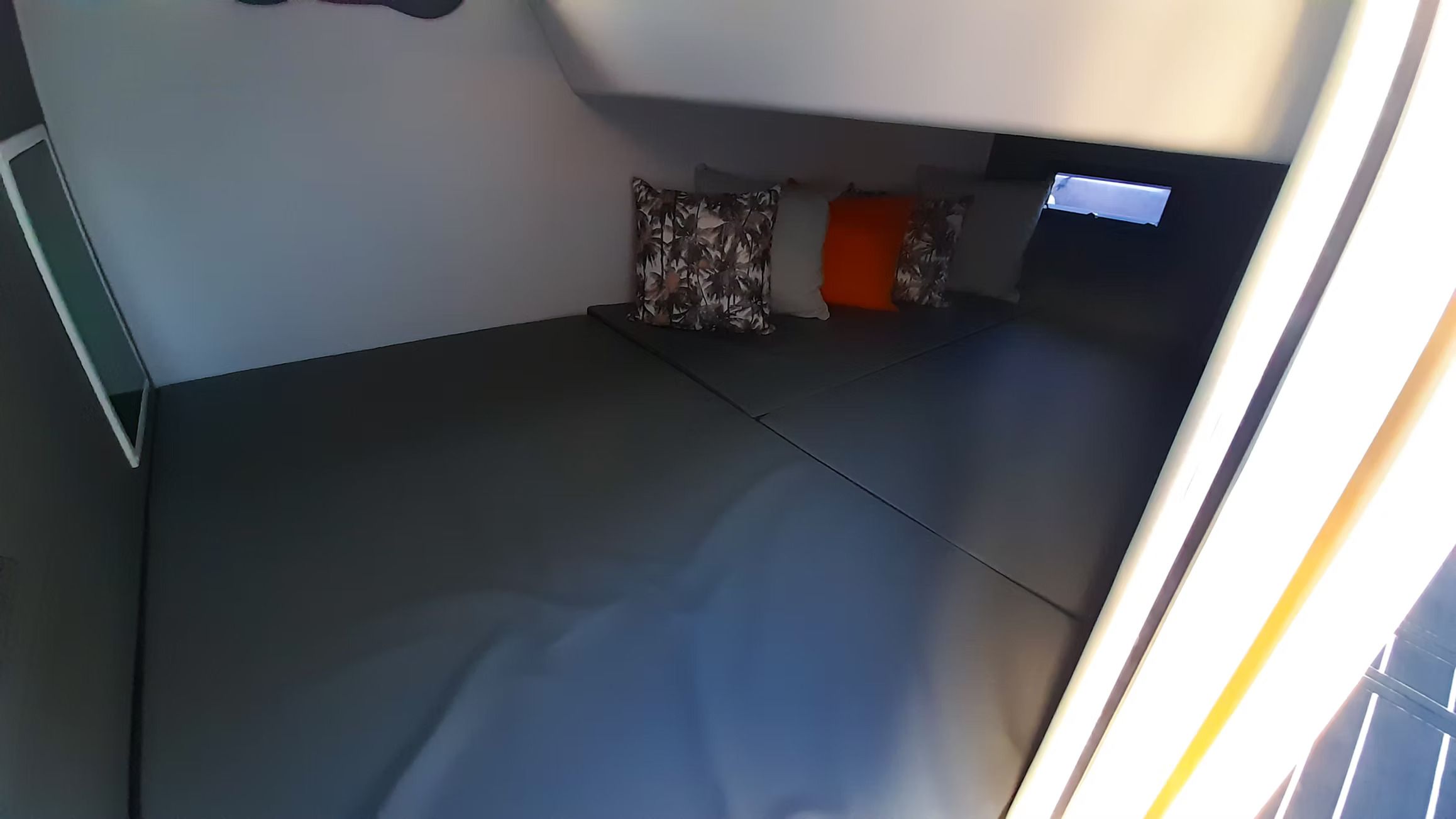 Sedna Sportfishing CAT 370 Interior