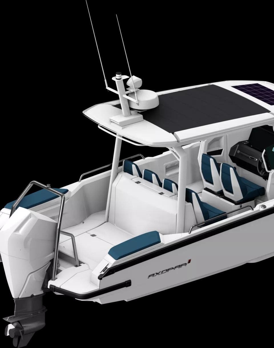 Open Aft Layout, with L-Sofa in the Bow