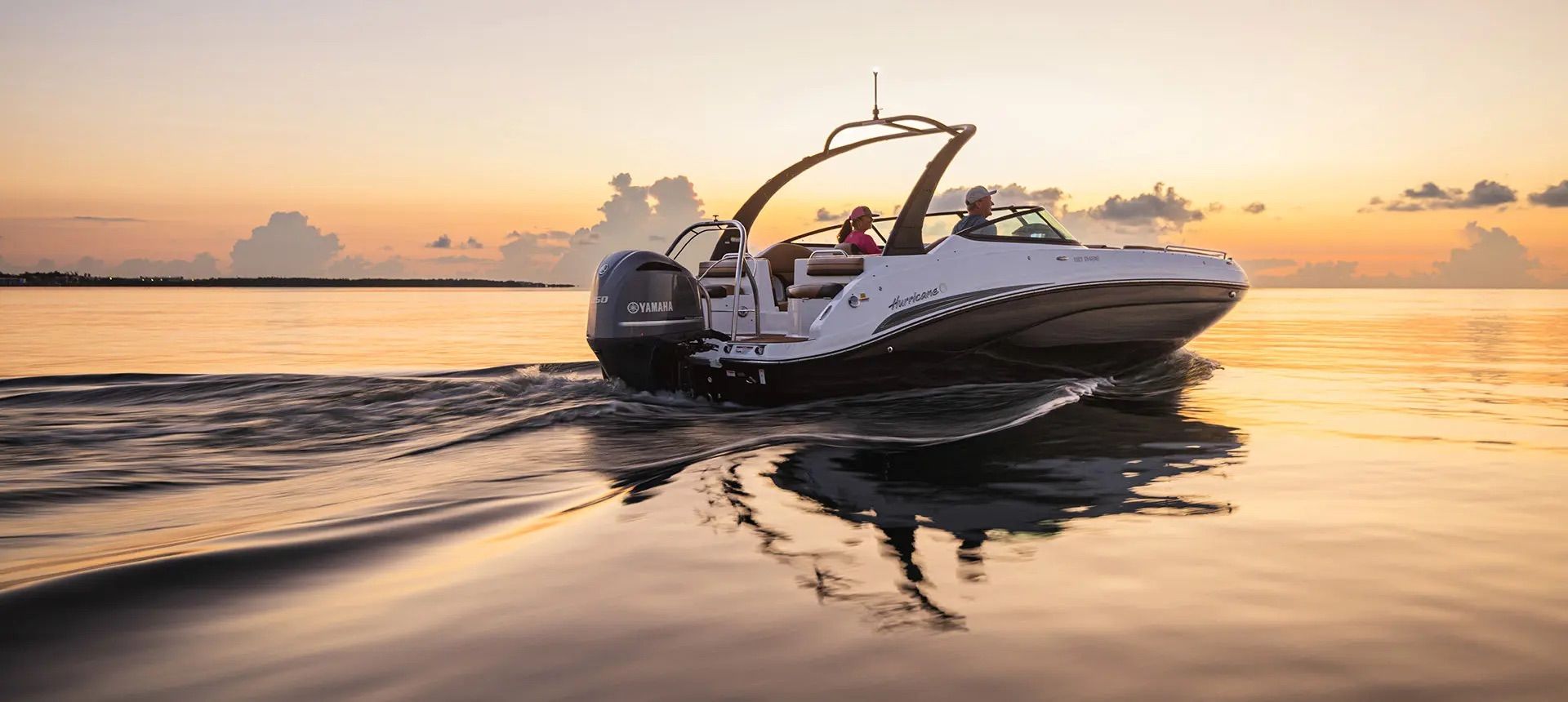 Hurricane SunDeck 2486 OB Exterior