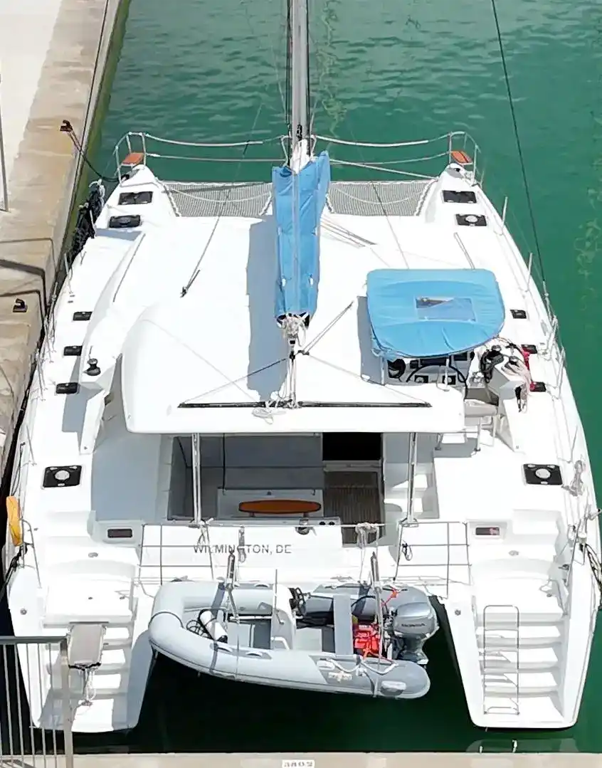 Lagoon 421