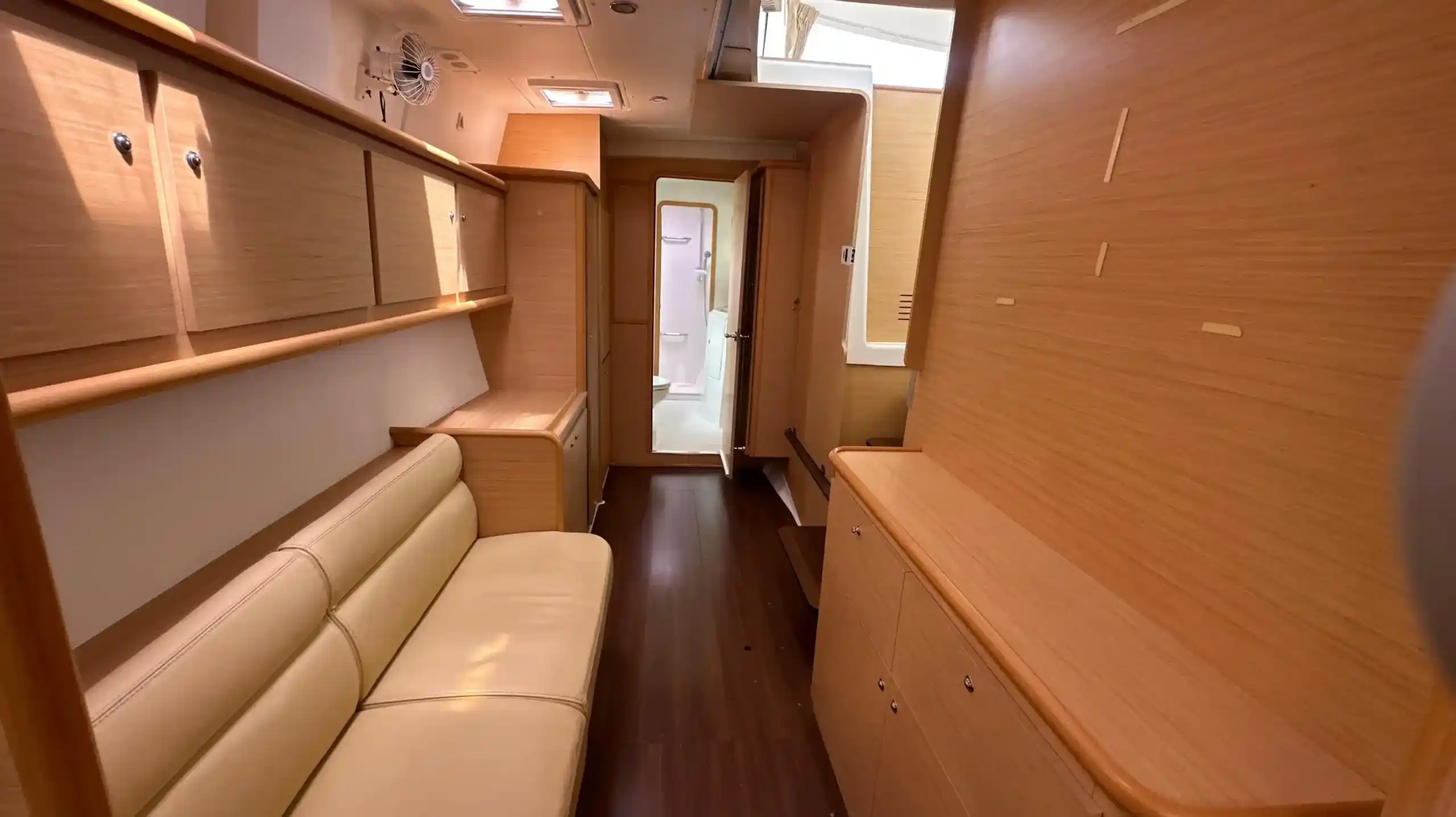 Lagoon 421 Interior