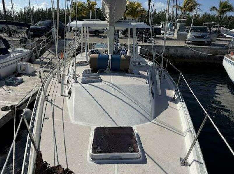Catalina Yachts Morgan 44 Exterior