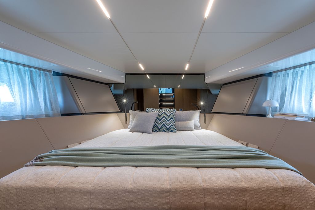 BLUEGAME BG54 Interior