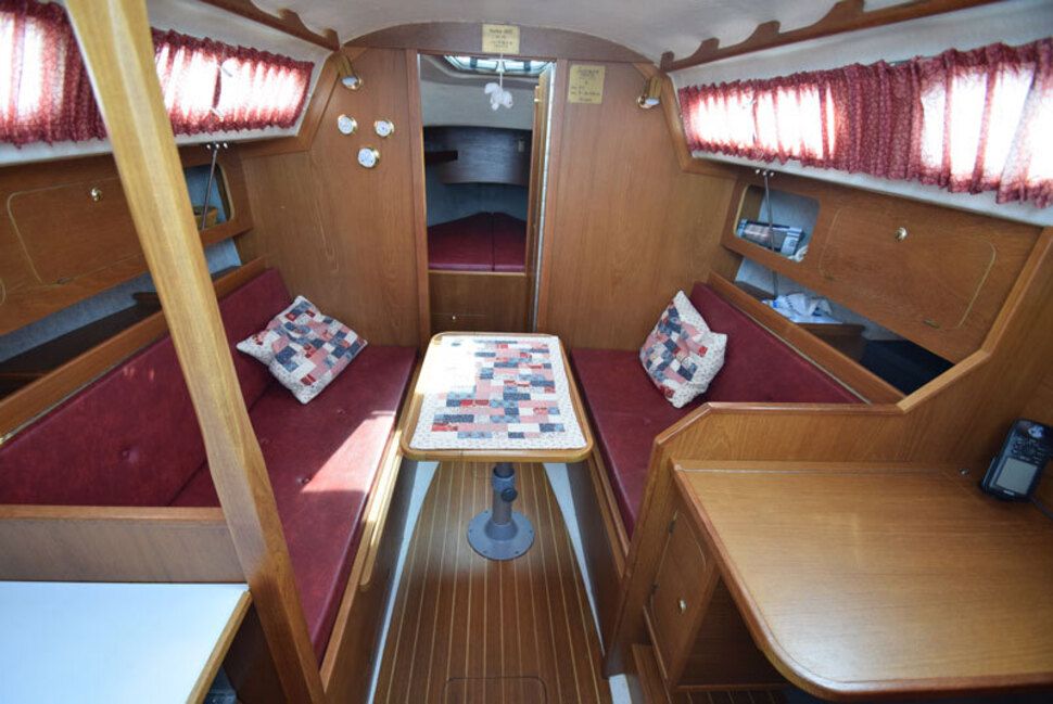 Hurley 800 Interior