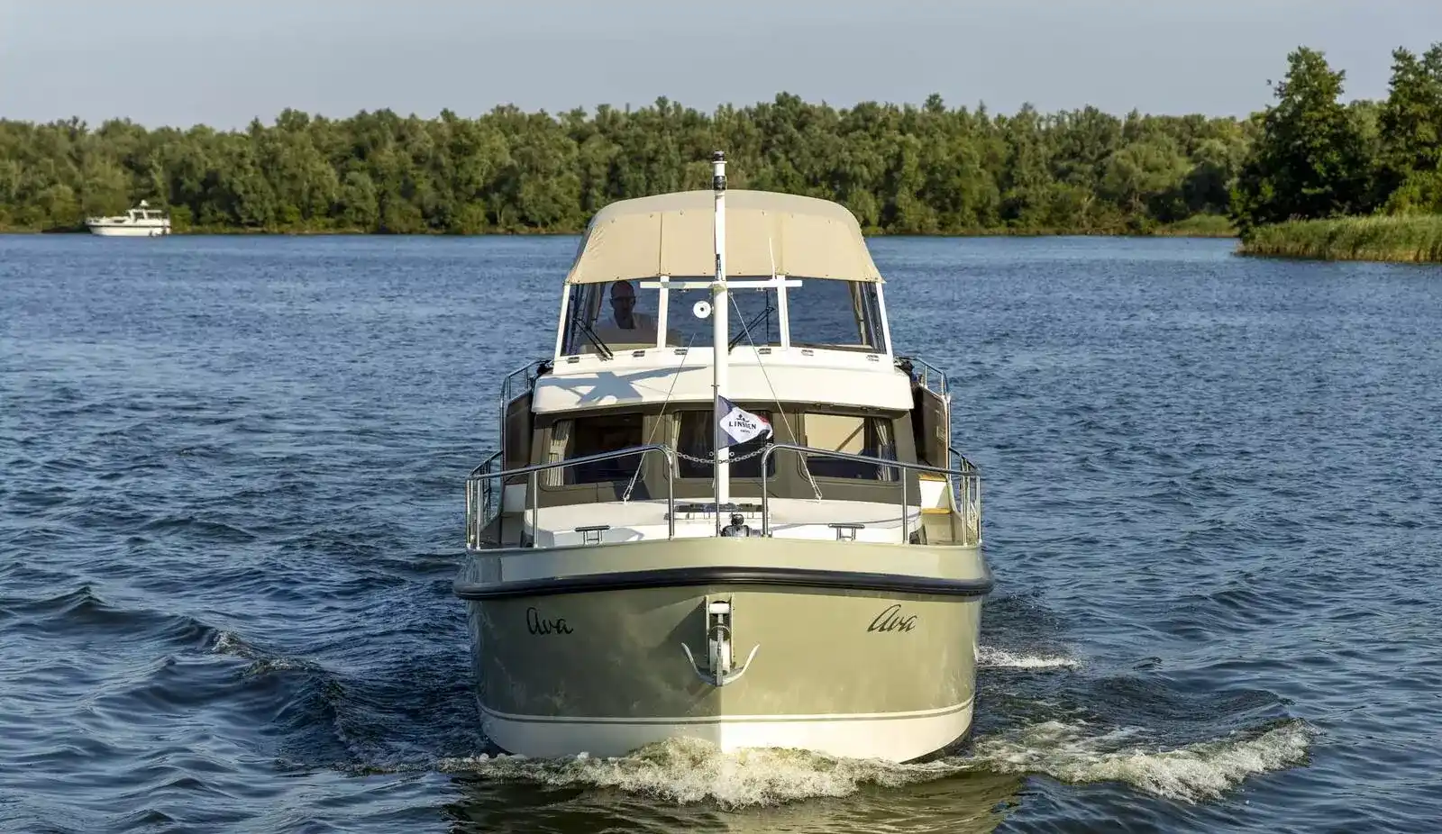 Esterni del Linssen 30 SL AC