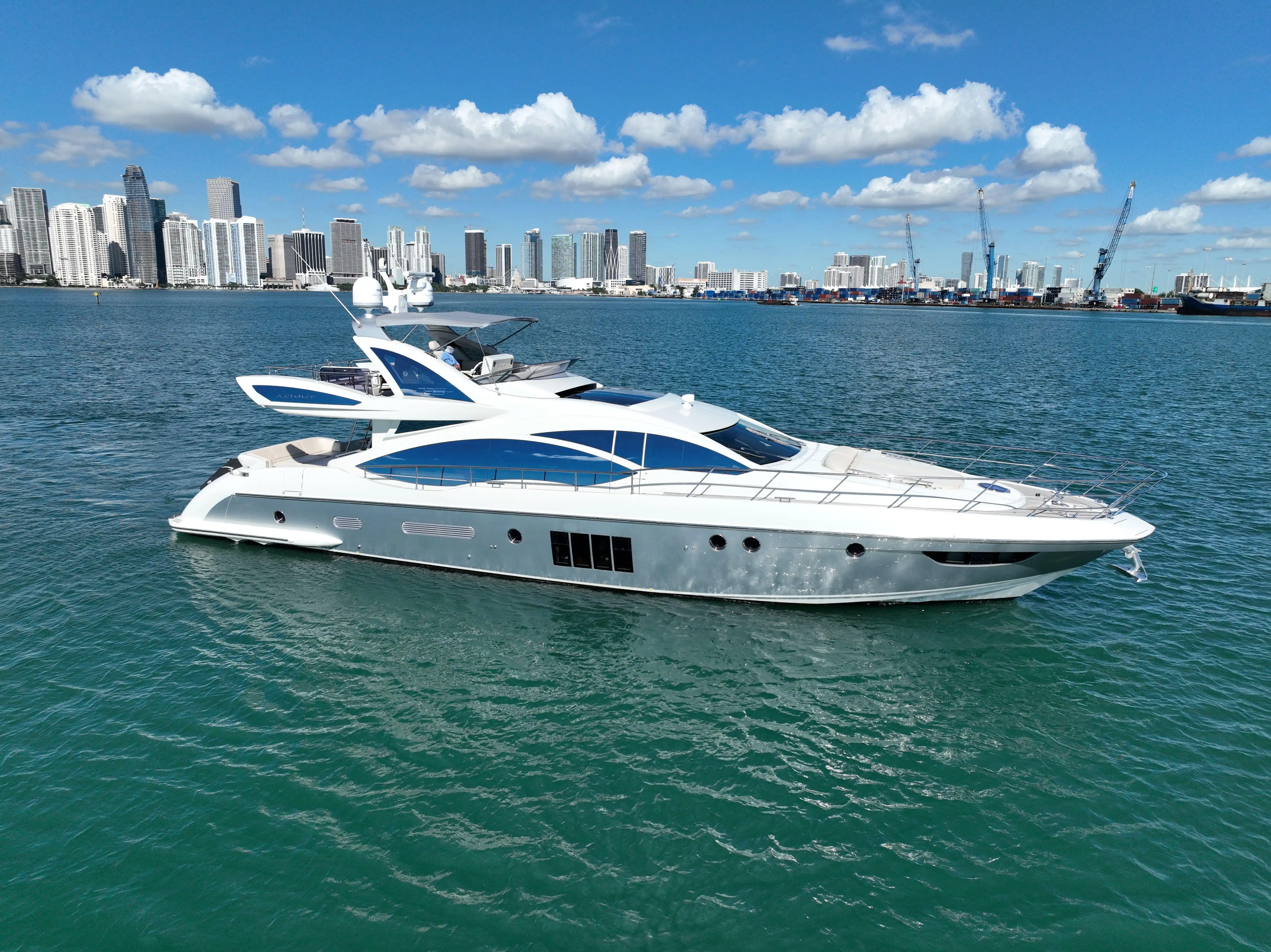 Azimut 72S photo