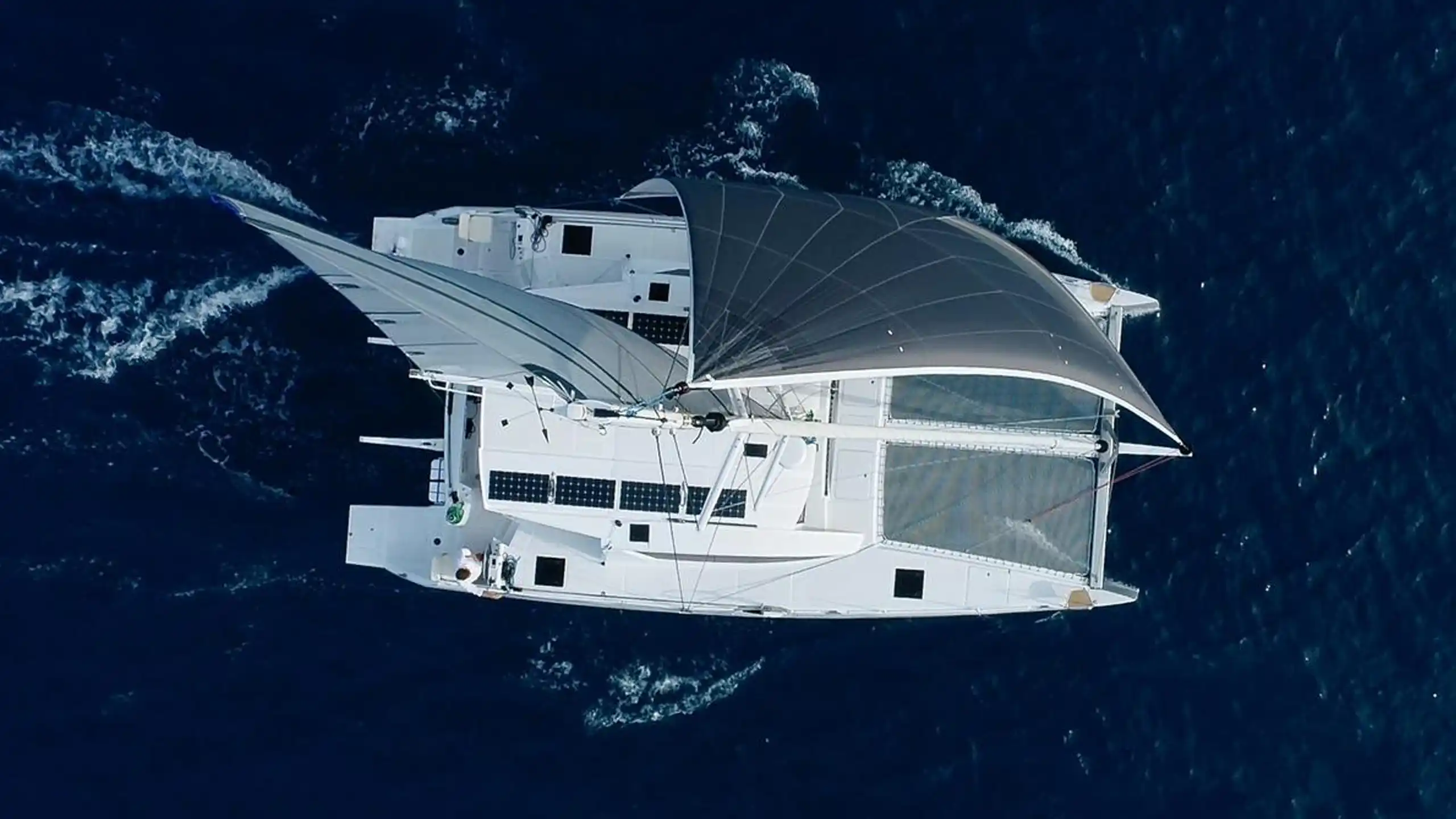 Exterior del Comar C-Cat 48