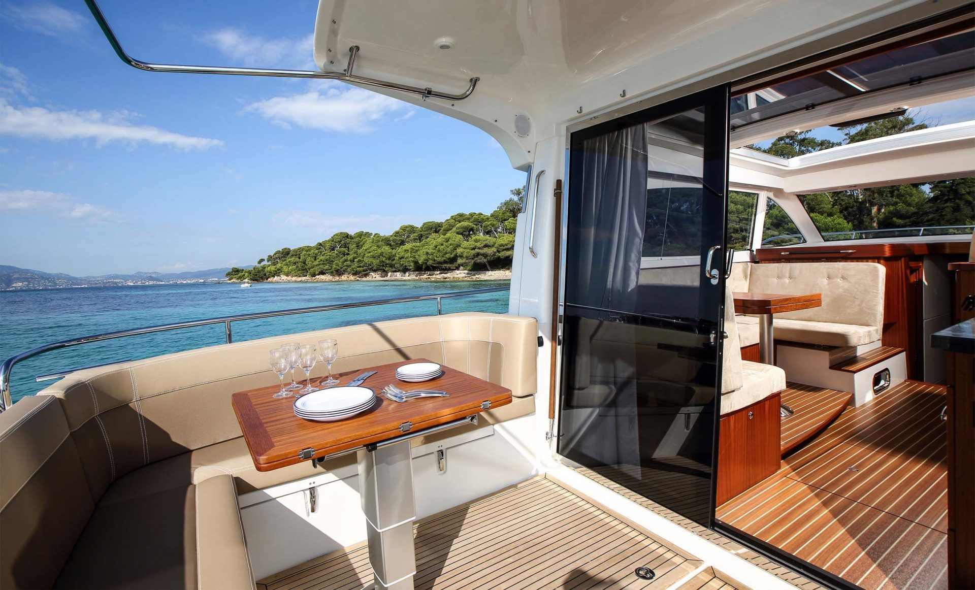 Nimbus Boats 405 Coupe Exterior