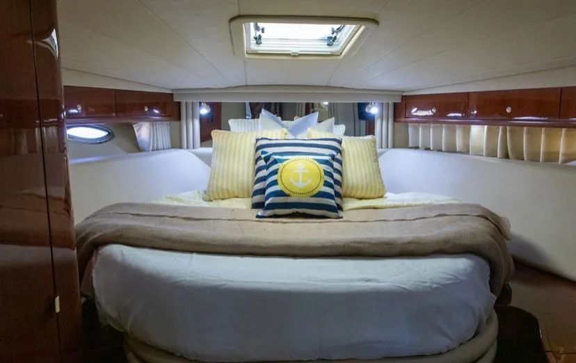 Interior del Sea Ray Sundancer 510