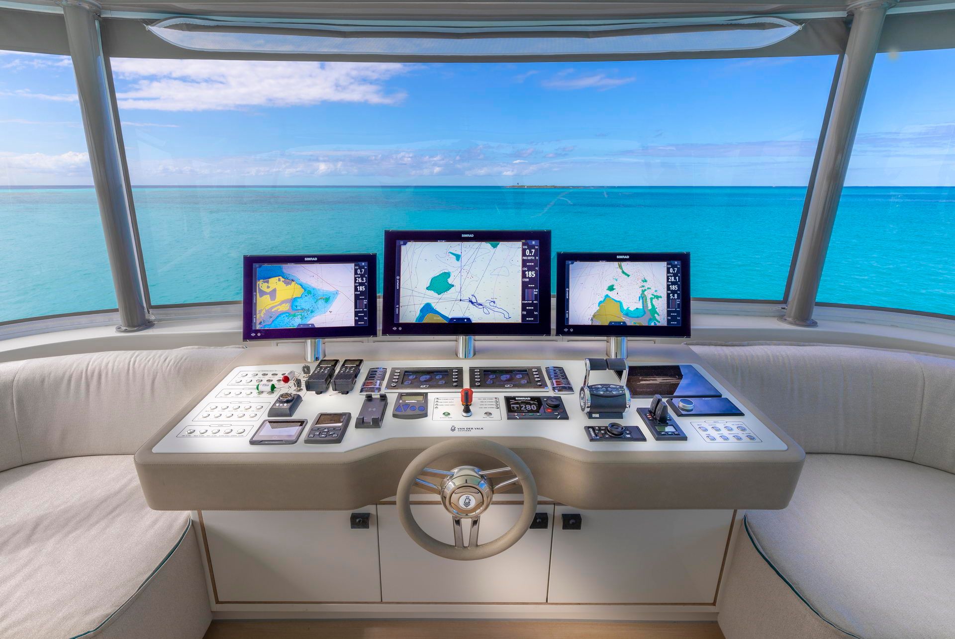 LeVen Yachts 90 Flybridge Interior