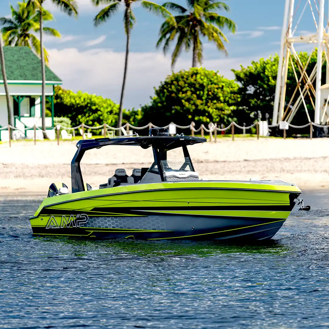 Extérieur du AMP American Marine Performance AMP 333