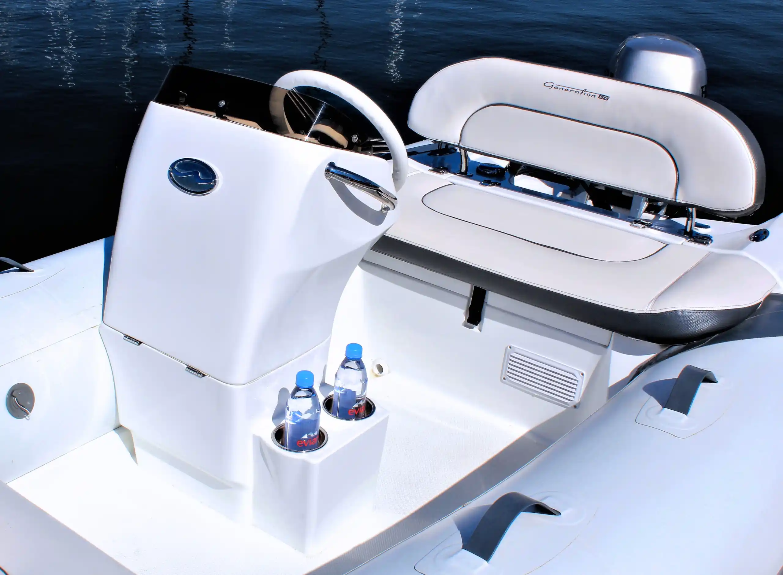 Interior del Walker Bay Generation 10 LTE