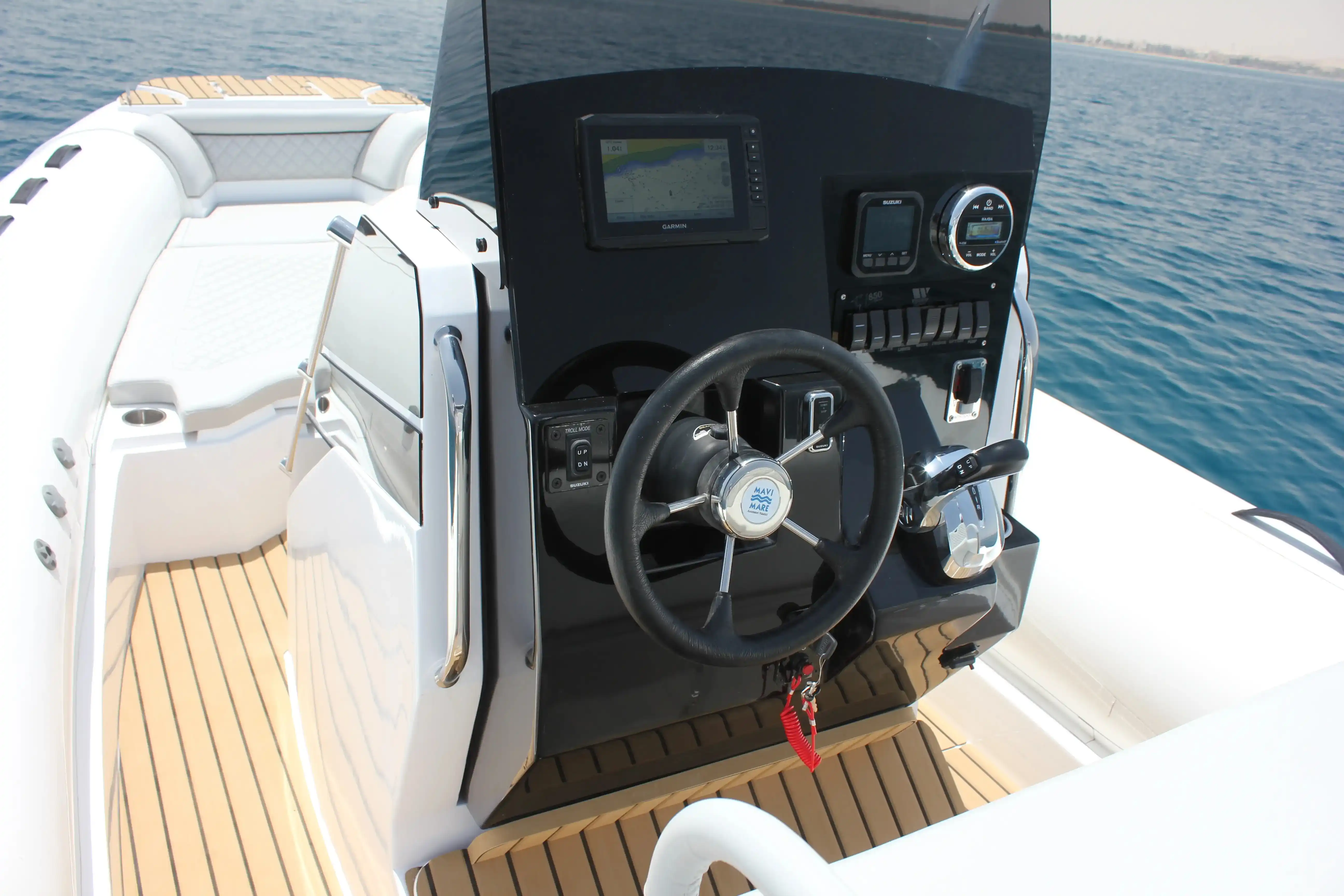 Tiger Marine TopLine 850 Interior