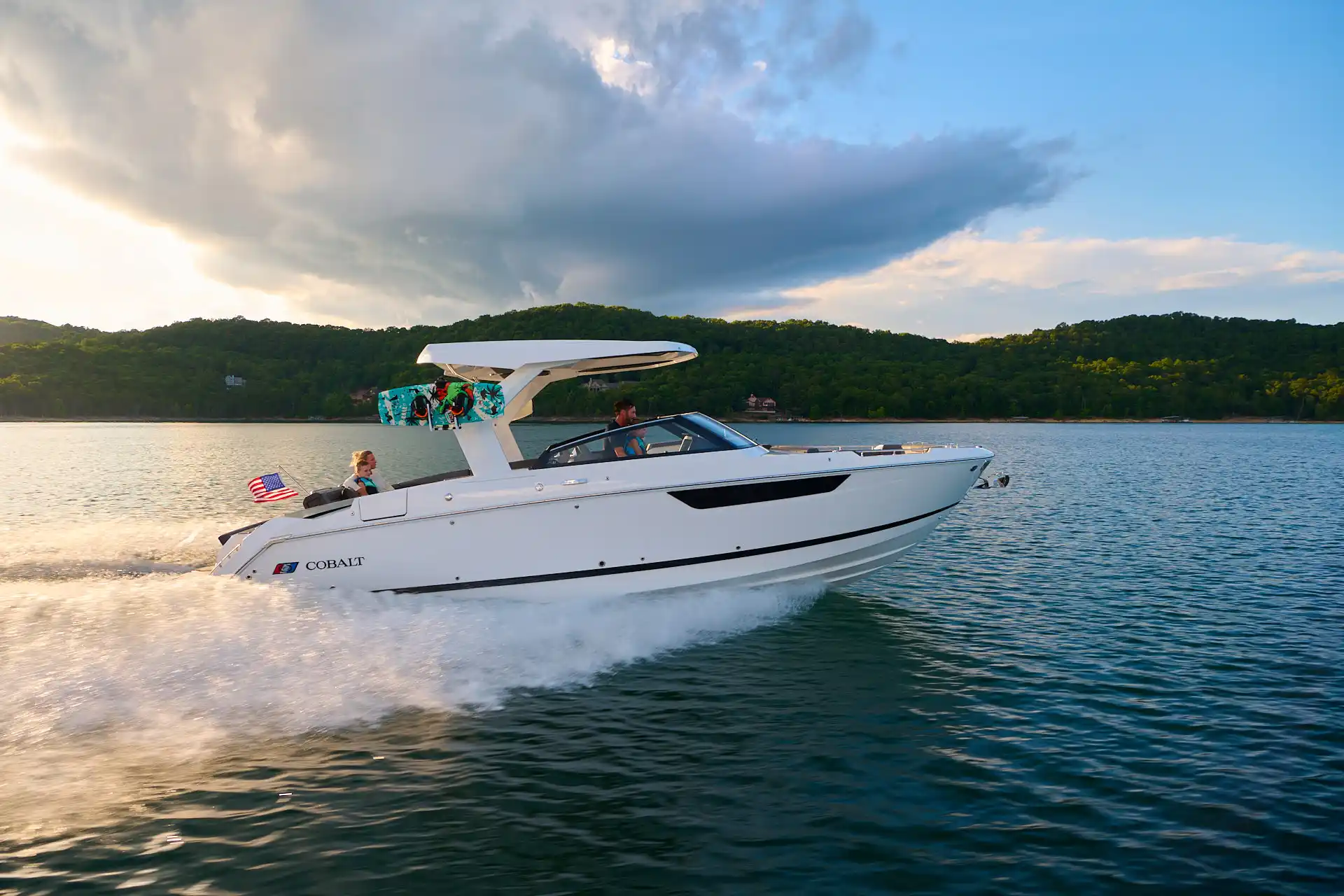 Cobalt Boats R31