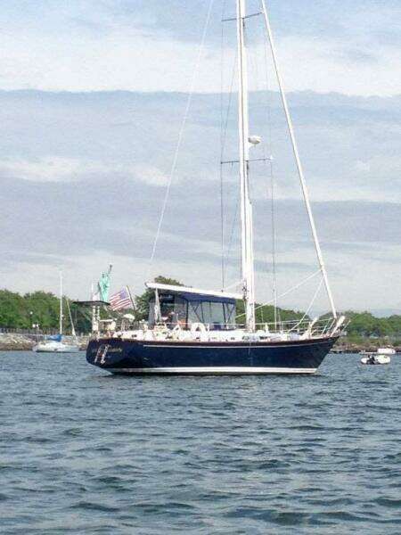 Endeavour 42 CC Exterior