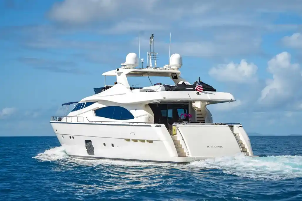 Ferretti Yachts 881