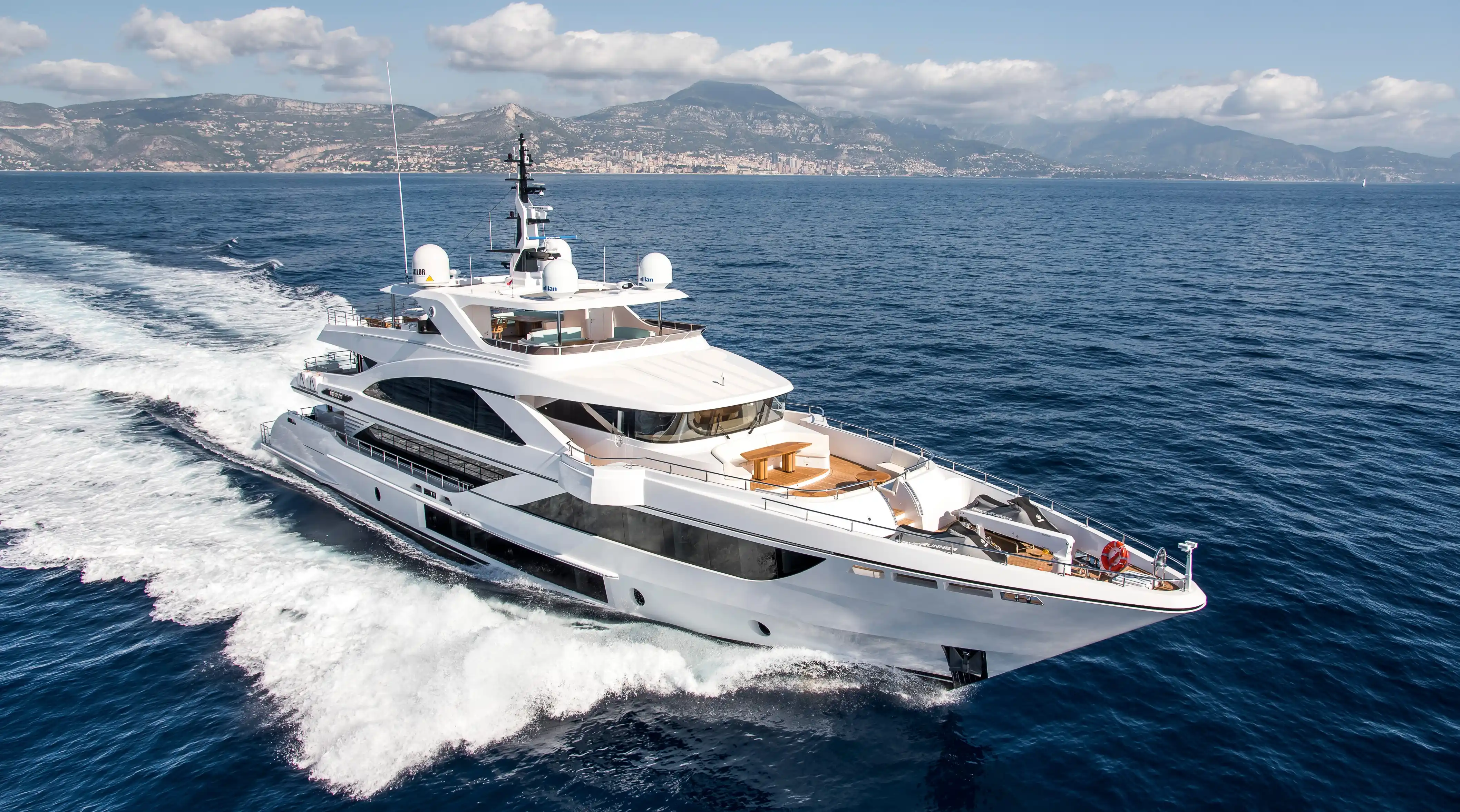 Majesty Yachts 140 photo