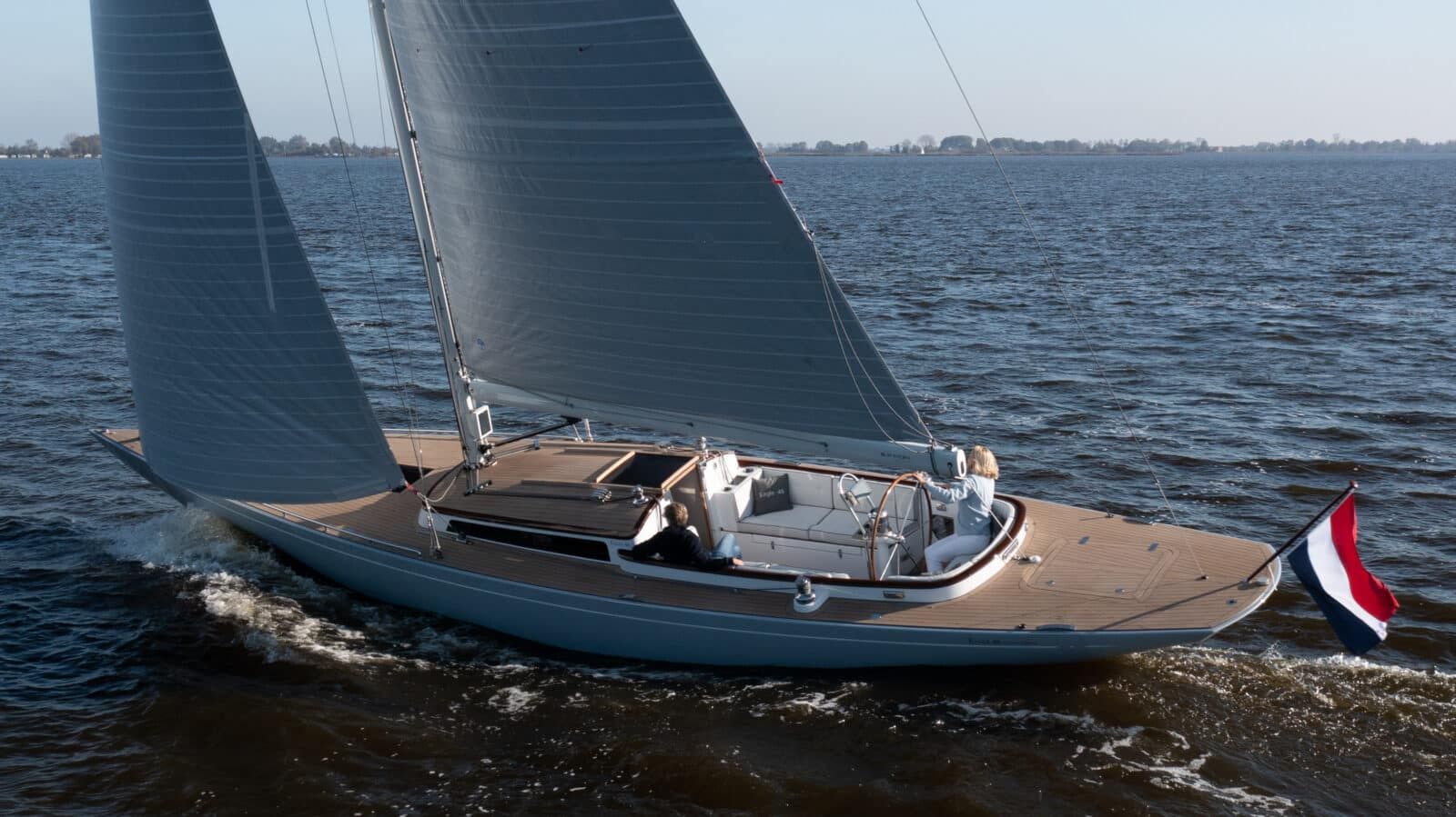 Leonardo Yachts Eagle 46 photo