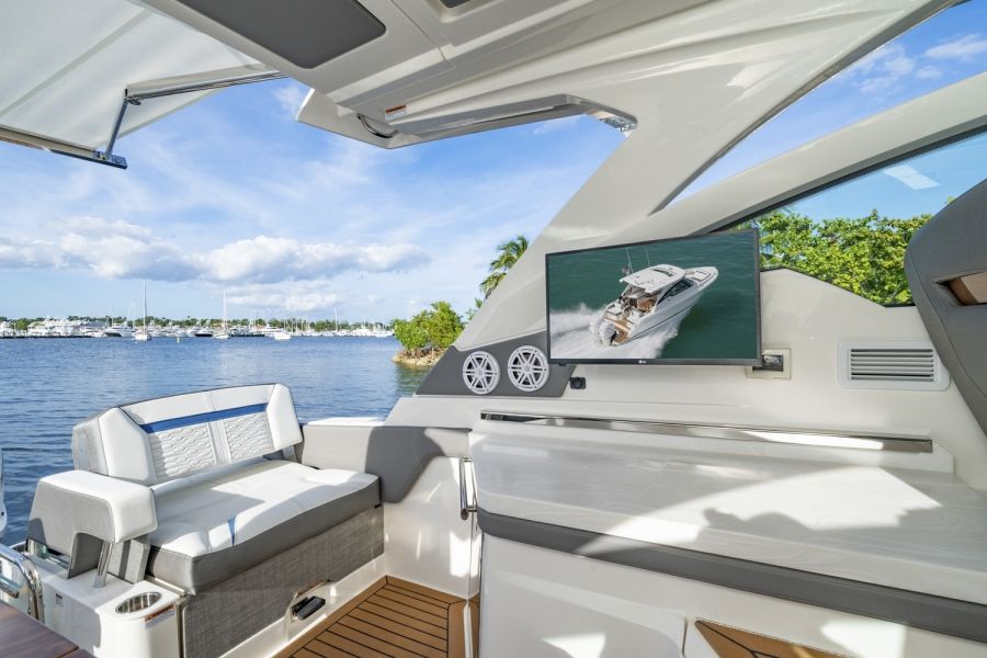 Intérieur du Tiara Yachts 34LX