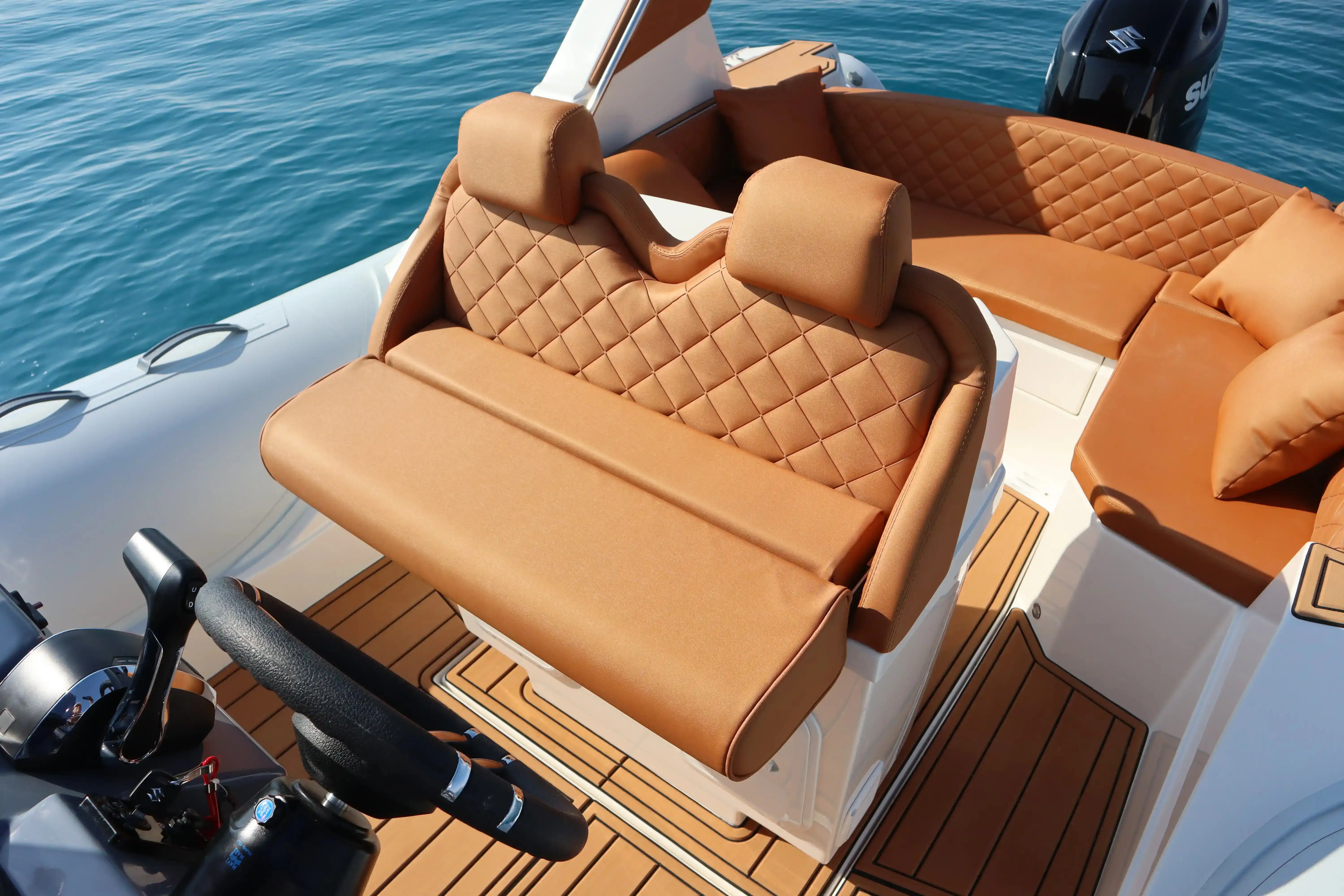 Tiger Marine TopLine 750 Interior
