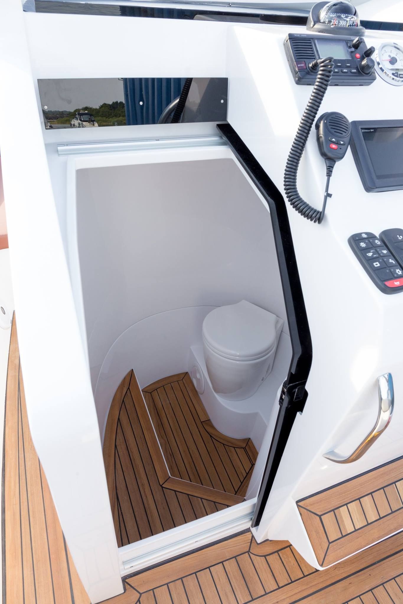 Pirelli Speedboats 880 L Interior