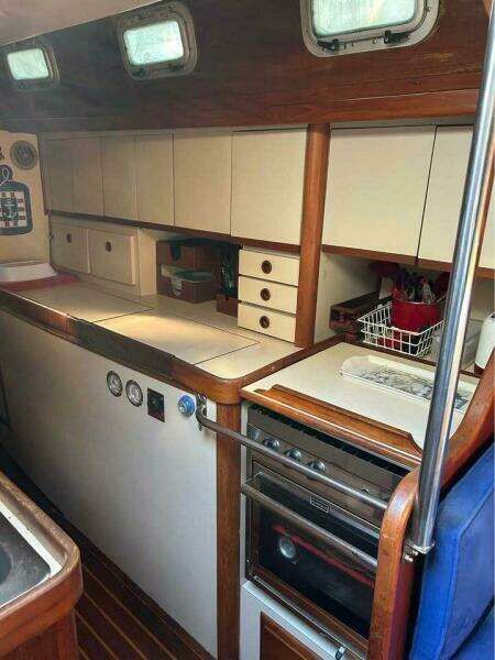 Endeavour 42 CC Interior